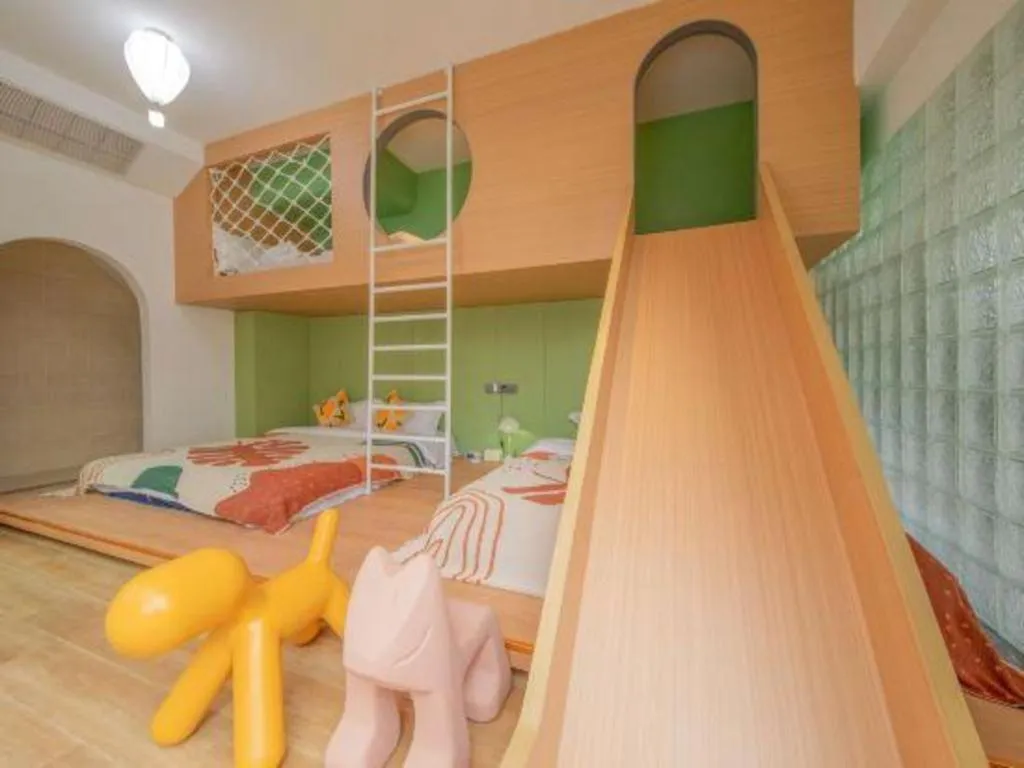 Bed in Island Skylight Resort