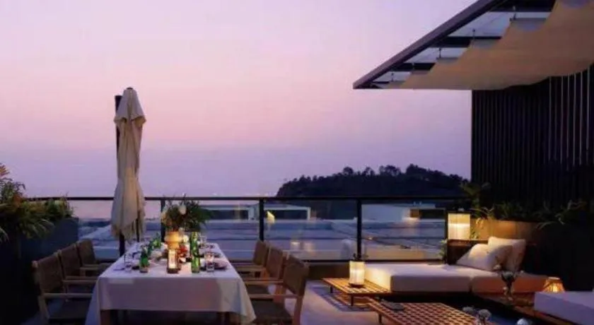 Island Skylight Resort