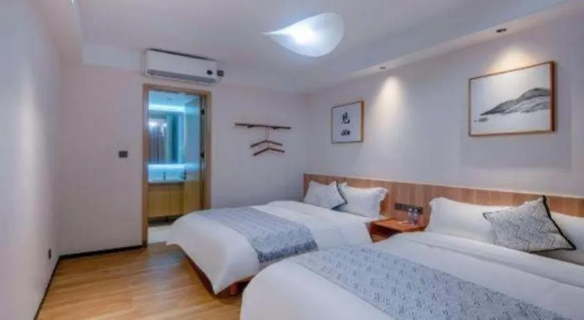 Bed in Island Skylight Resort