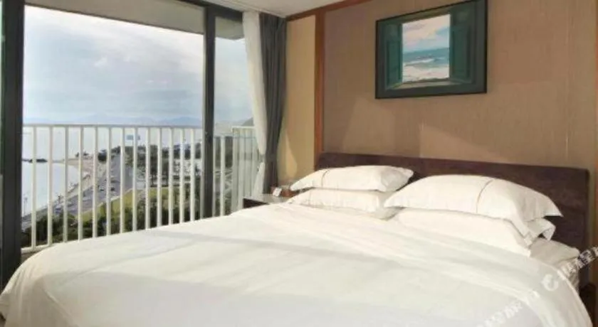 Bed in Island Skylight Resort