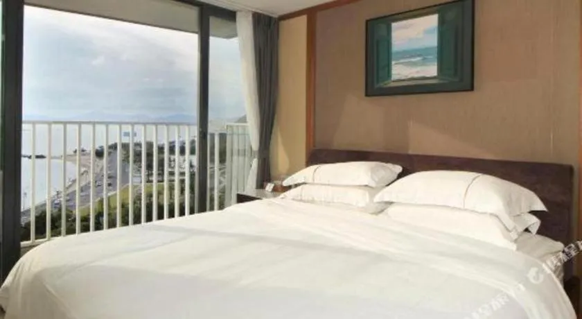 Bed in Island Skylight Resort