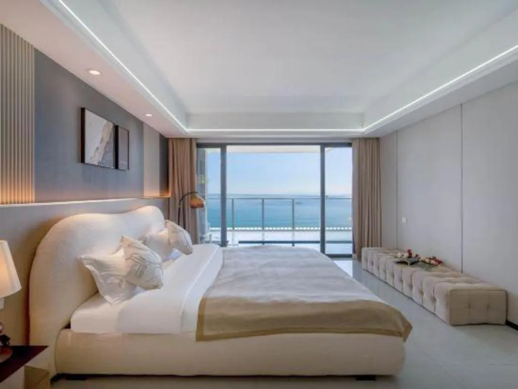 Bed in Island Skylight Resort