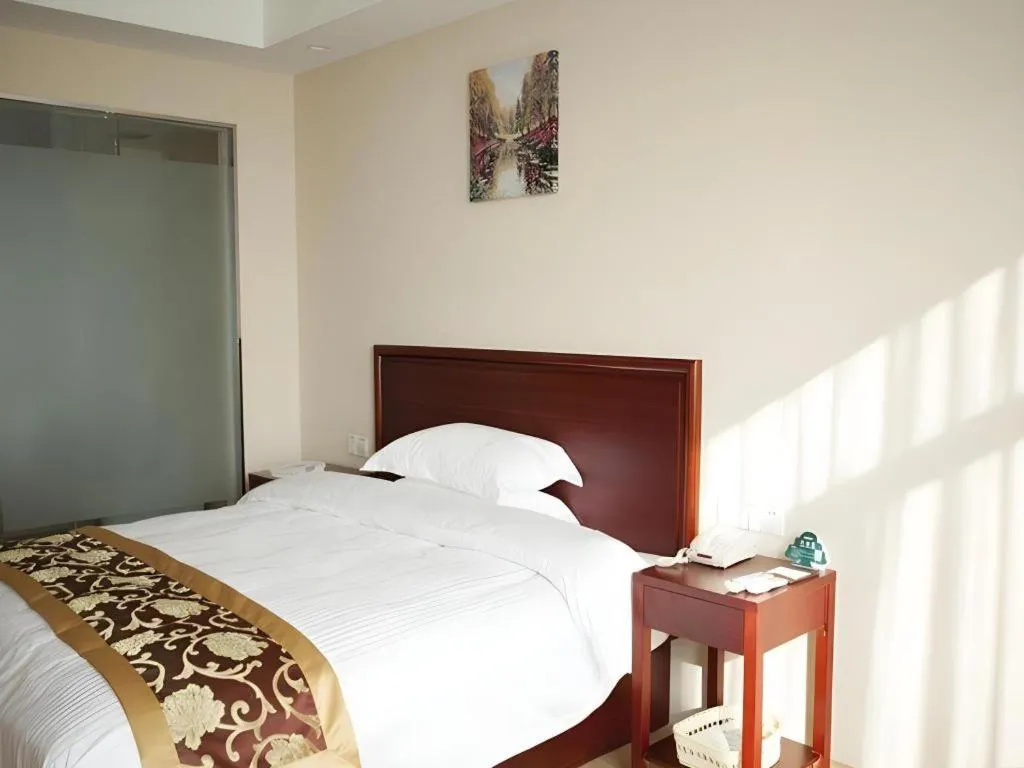 Bed in GreenTree Inn Jiangsu Changzhou Henglin Town Shuntong Road Express Hotel
