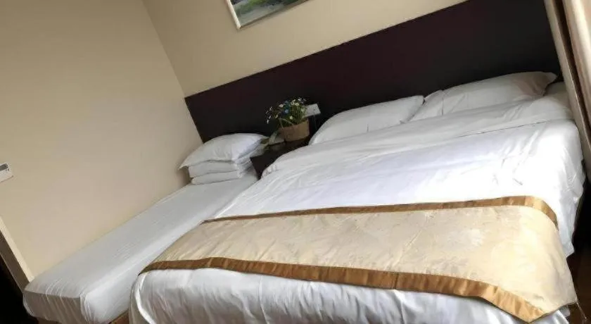 Bed in GreenTree Inn Jiangsu Wuxi New District High Speed Rail Station Newland Family Express Hotel