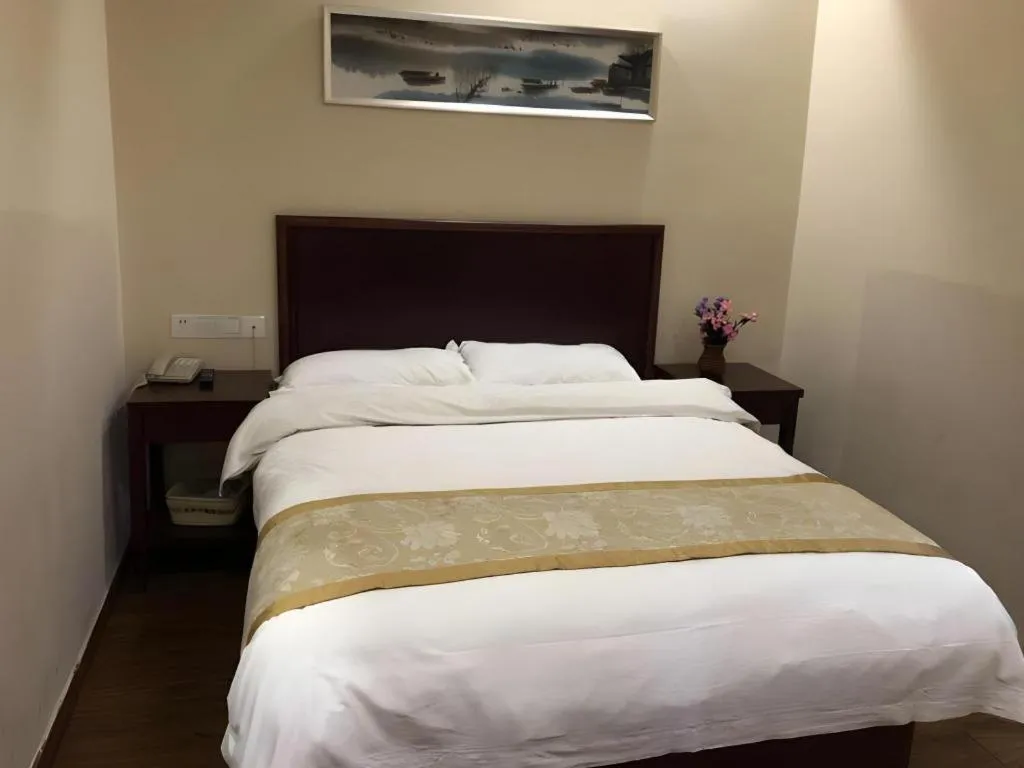 Bed in GreenTree Inn Jiangsu Wuxi New District High Speed Rail Station Newland Family Express Hotel