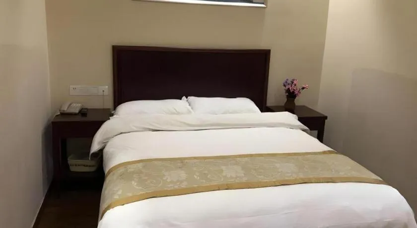 Bed in GreenTree Inn Jiangsu Wuxi New District High Speed Rail Station Newland Family Express Hotel