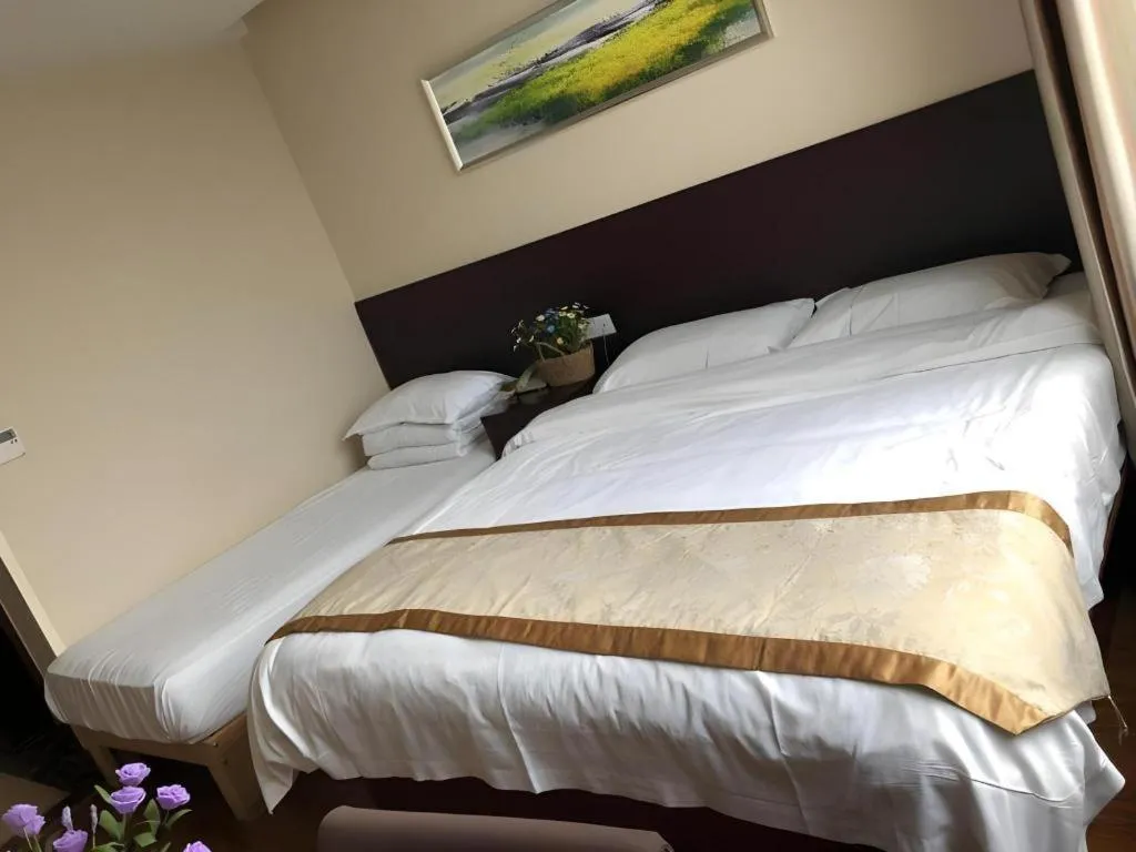 Bed in GreenTree Inn Jiangsu Wuxi New District High Speed Rail Station Newland Family Express Hotel