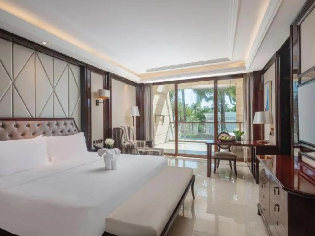 Bed in Jinsha Seaview Hotel Sanya