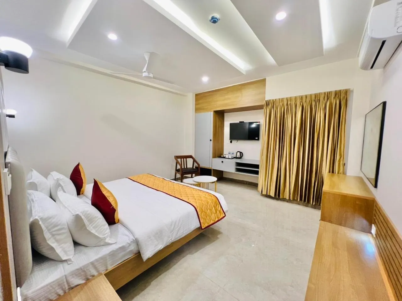 Bedroom, Bed in Hotel Sunlight