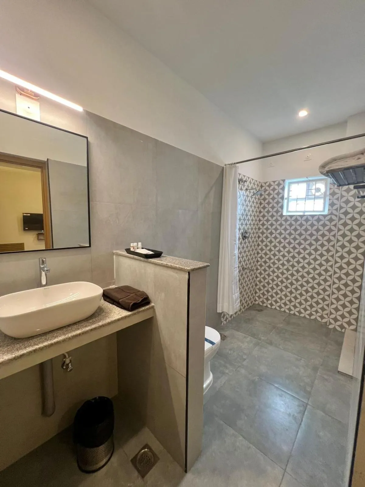 Shower in Hotel Sunlight