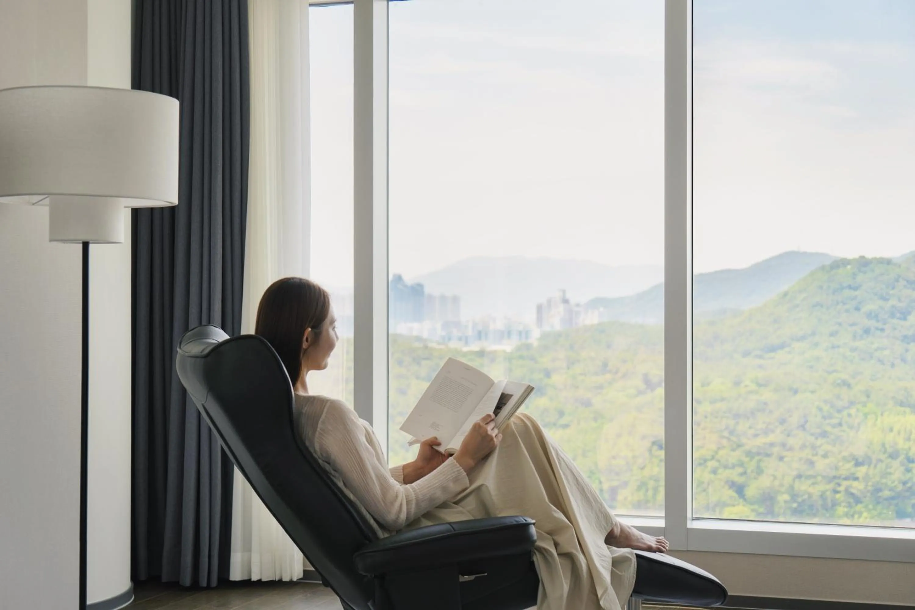 Seating area in Le Collective Haeundae Paragraf