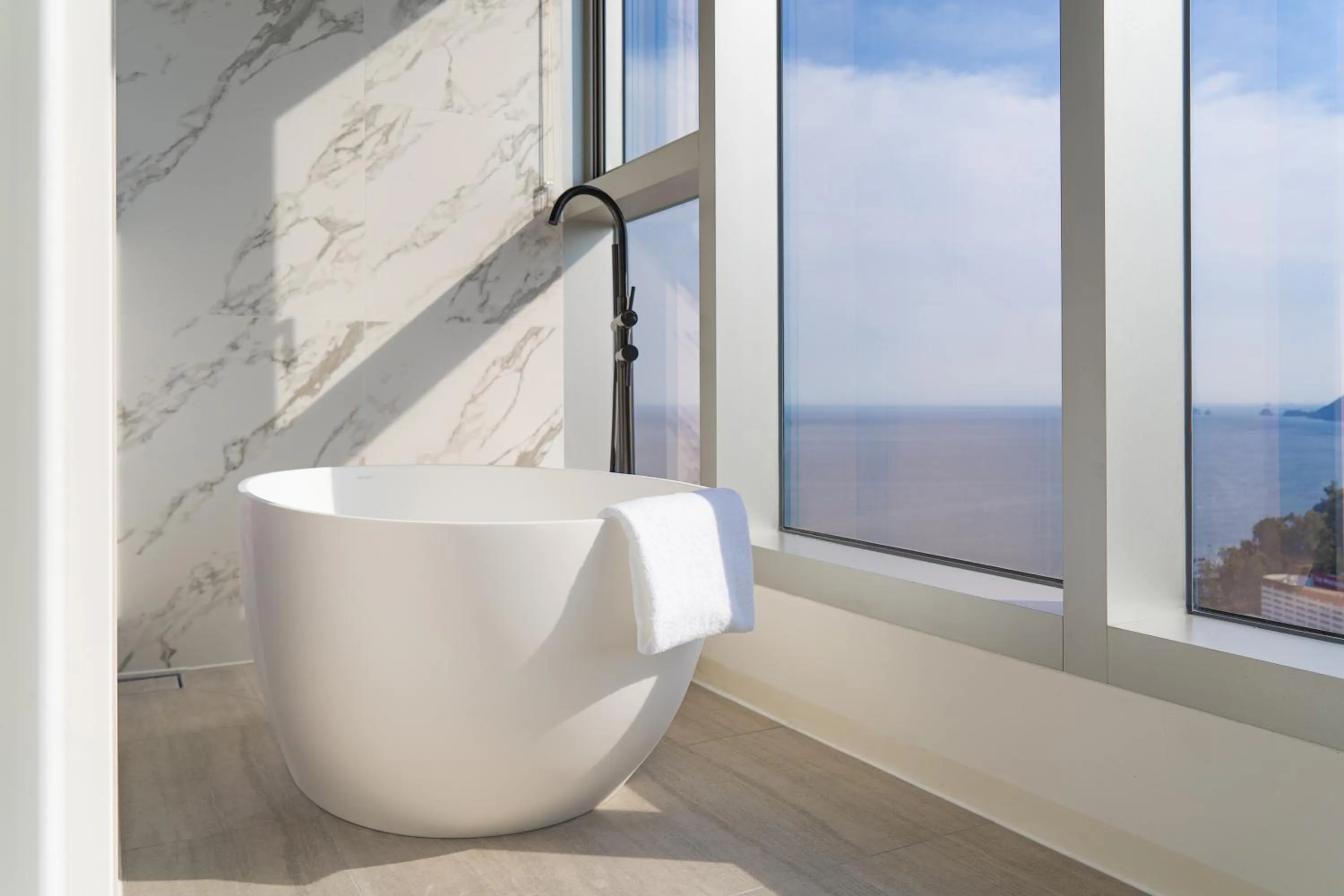 Bath in Le Collective Haeundae Paragraf