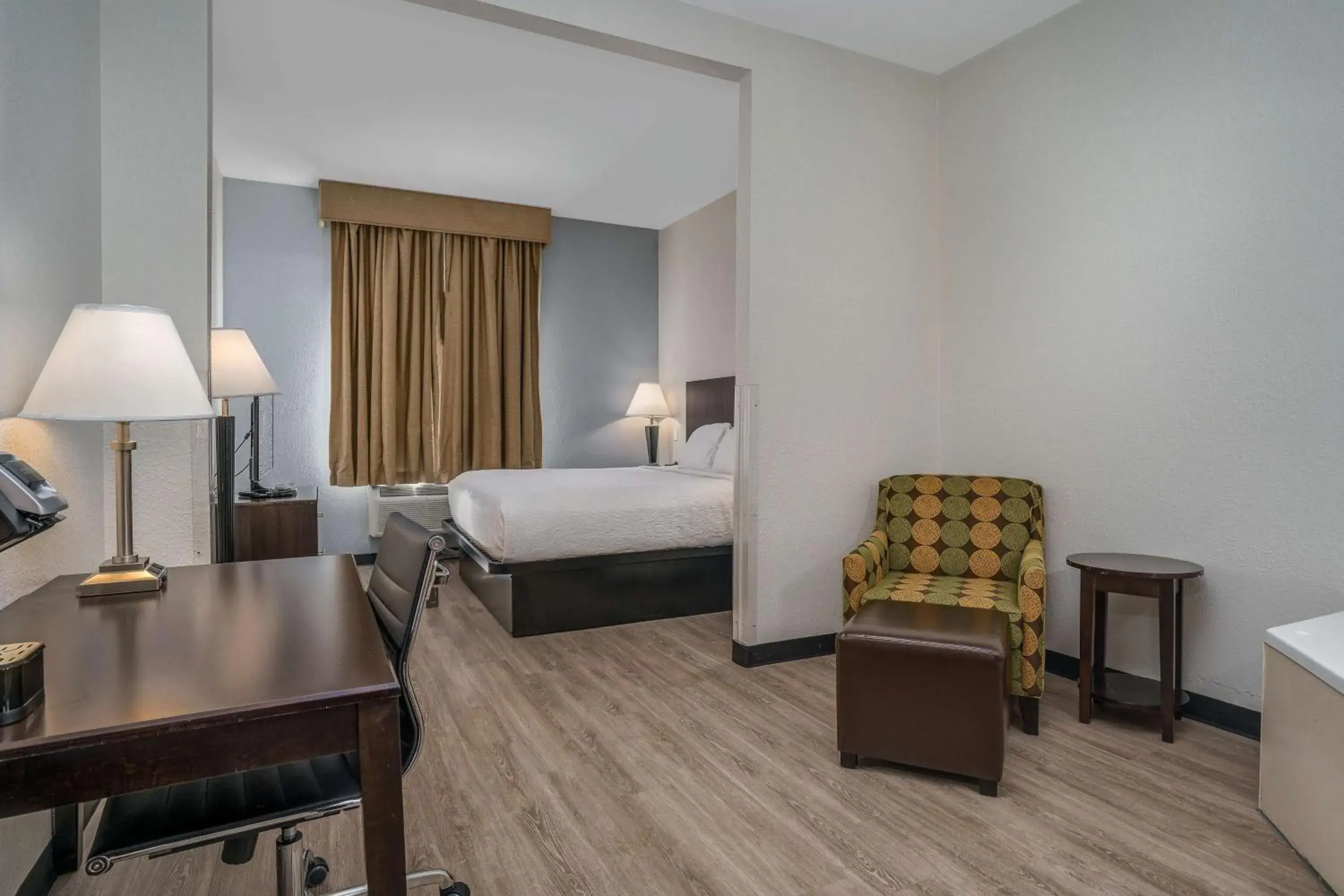 King Room with Spa Bath - Non-Smoking in Best Western Plus Swansboro Emerald Isle King Room with Spa Bath - Non-Smoking in Best Western Plus Swansboro Emerald Isle