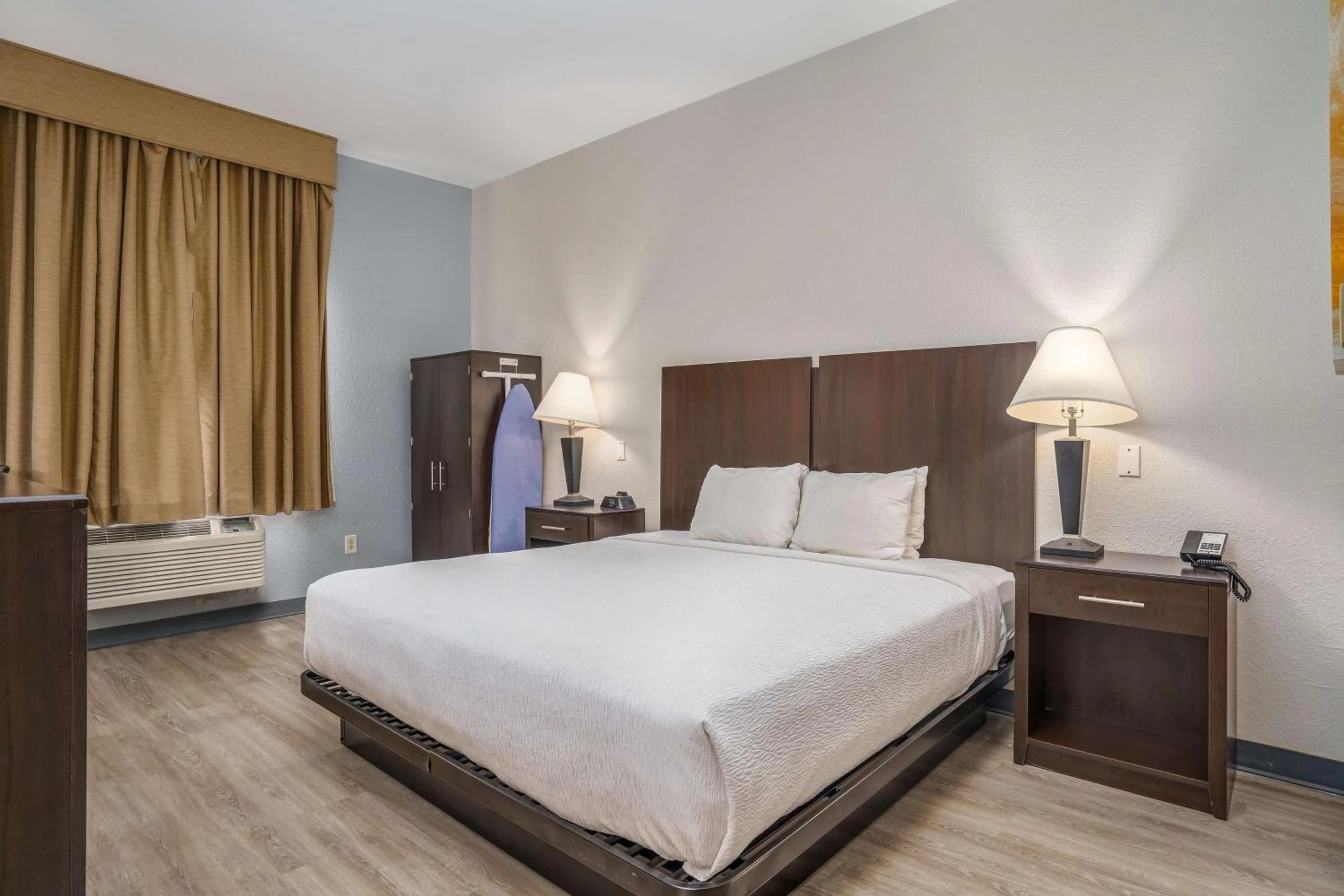 Bedroom in Best Western Plus Swansboro Emerald Isle