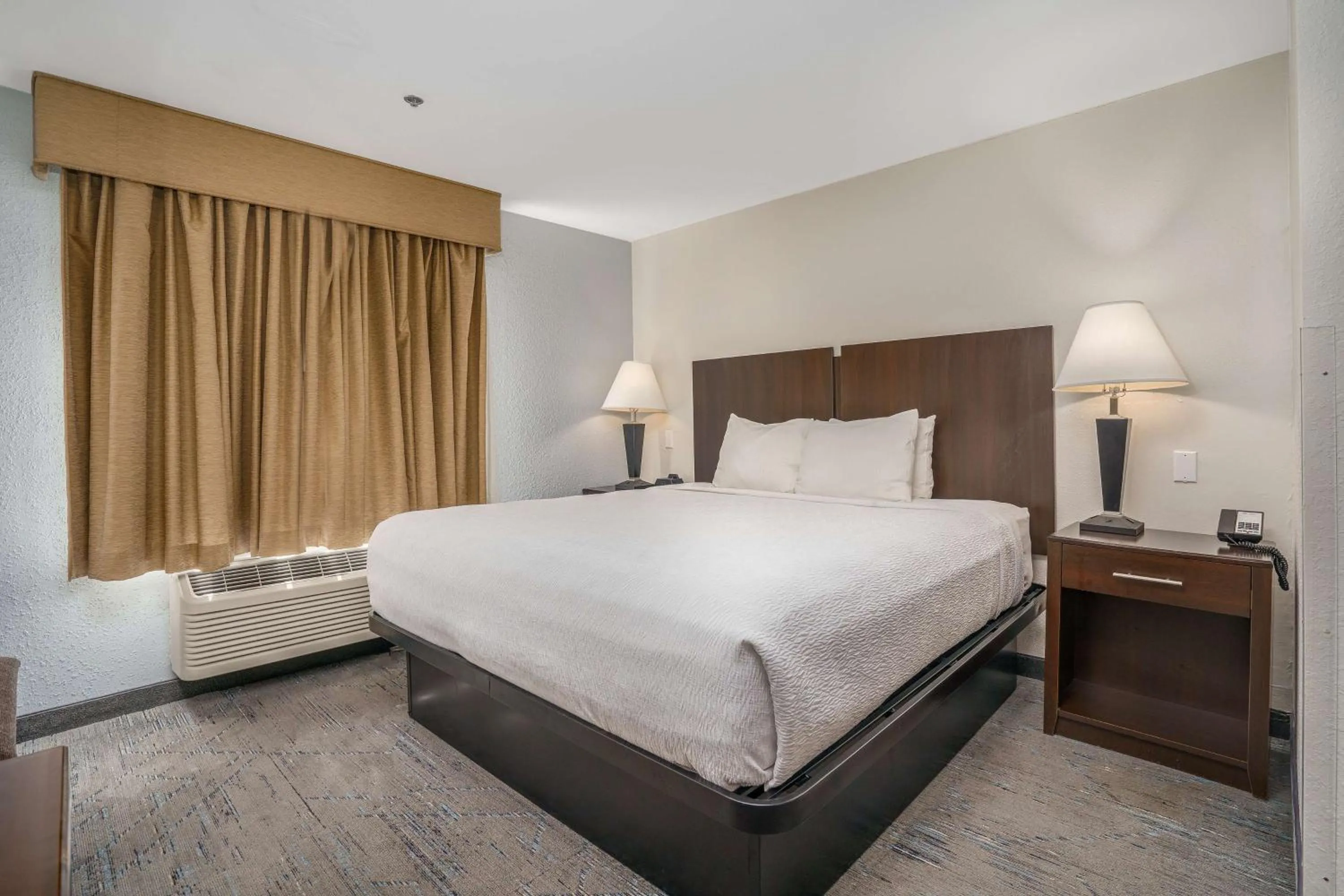 Bedroom in Best Western Plus Swansboro Emerald Isle