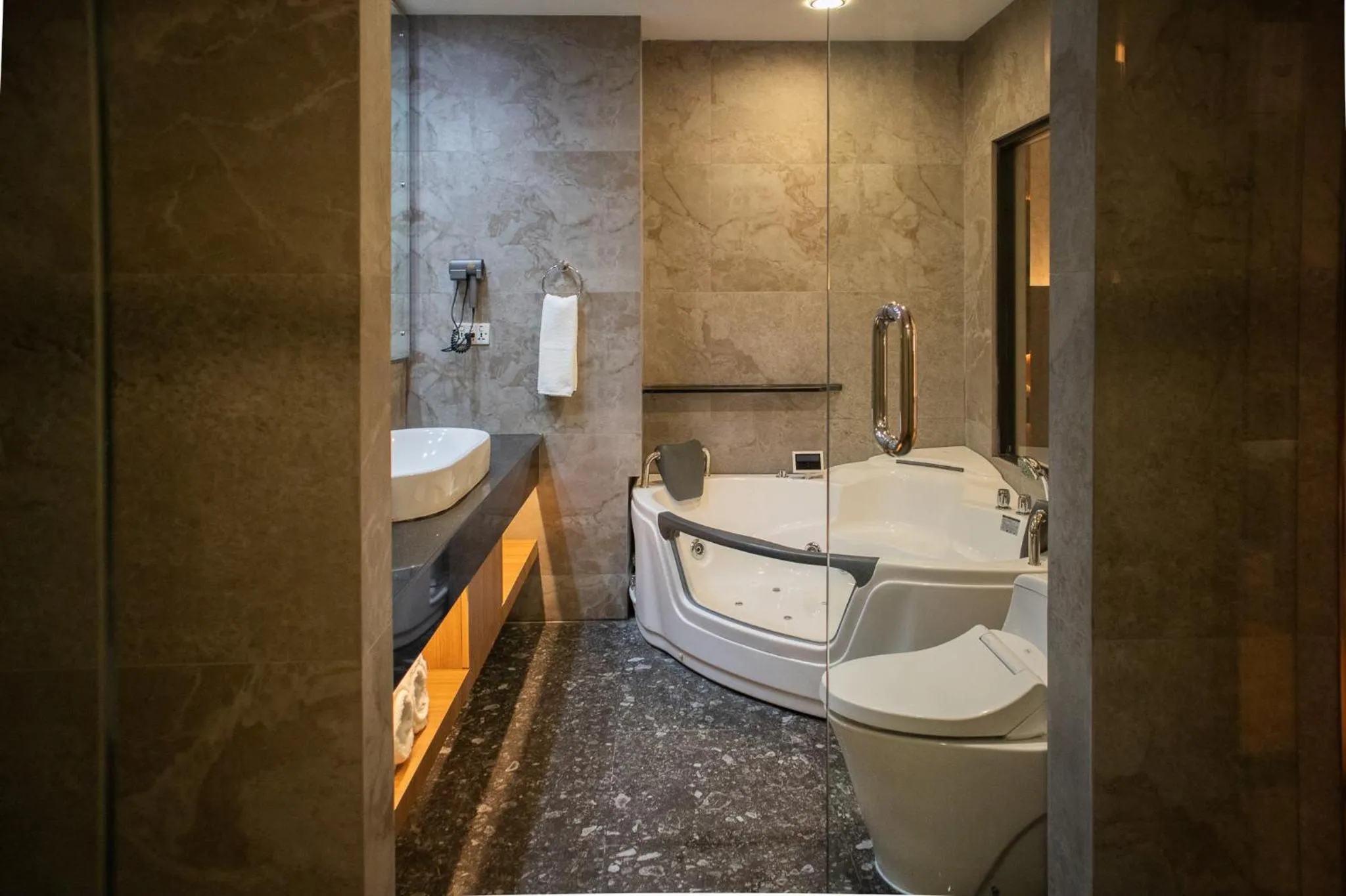 Aglow Hotel Harbor Bay Batam