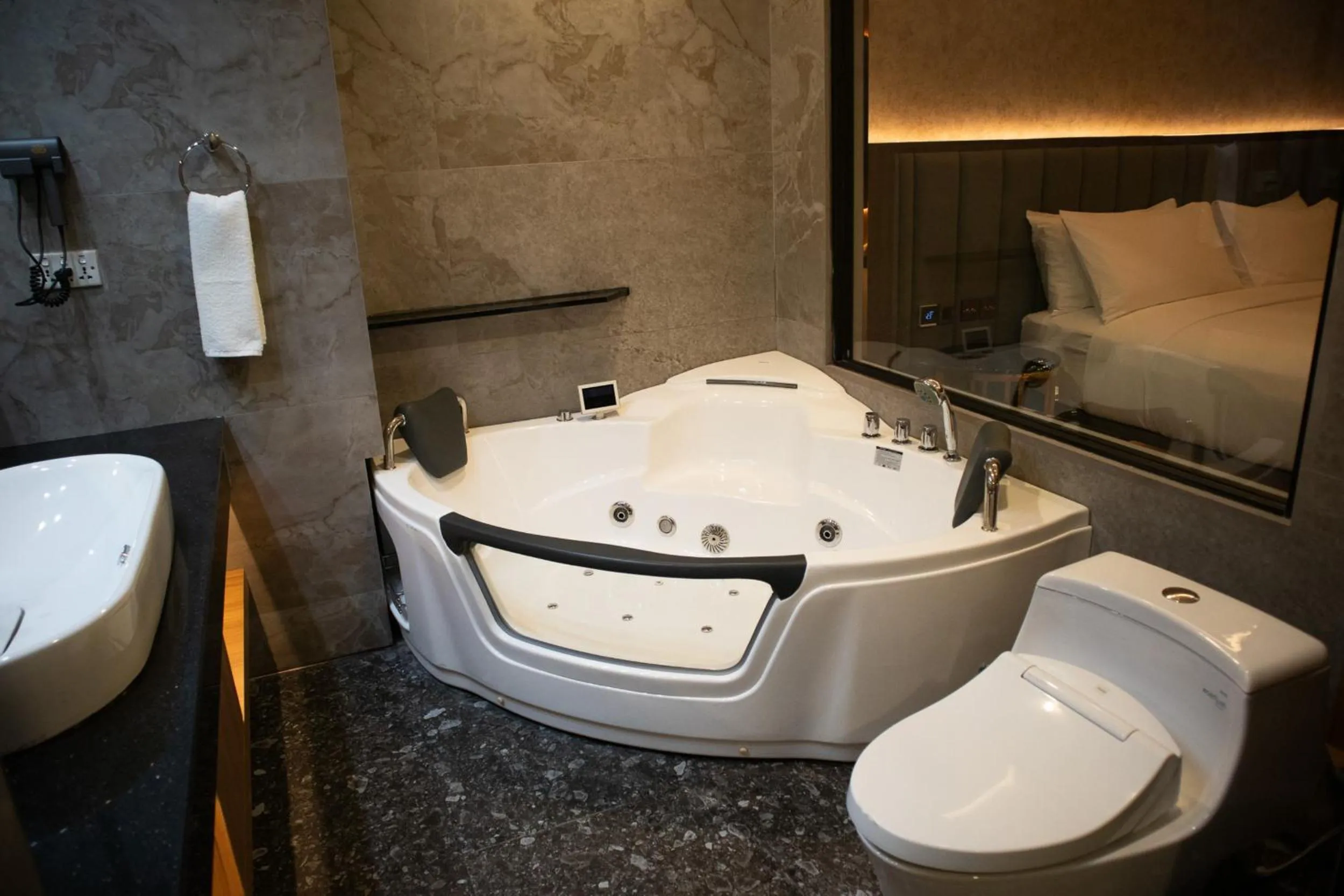 Aglow Hotel Harbor Bay Batam