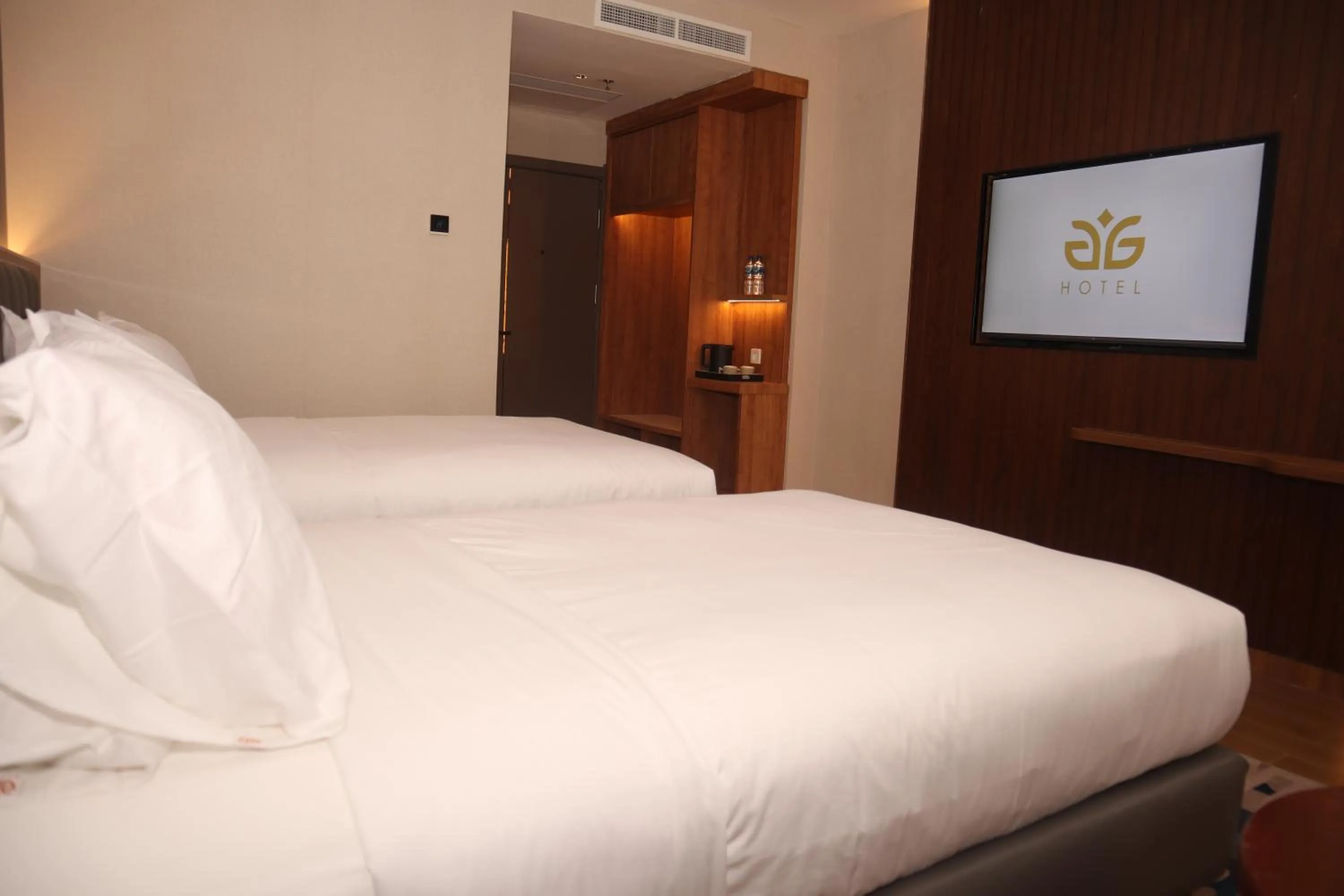 Bed in Aglow Hotel Harbor Bay Batam