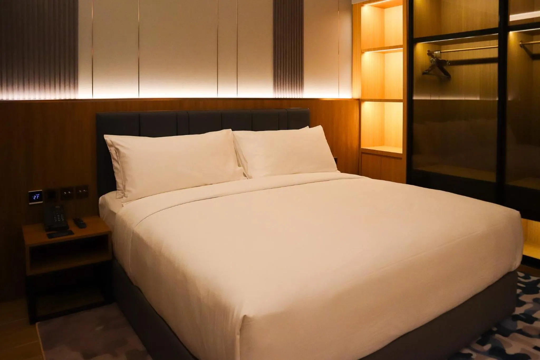 Bed in Aglow Hotel Harbor Bay Batam