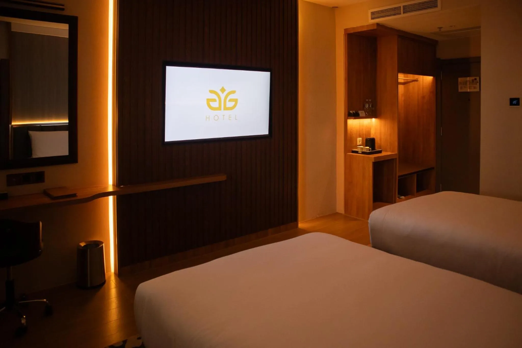Bedroom, Bed in Aglow Hotel Harbor Bay Batam