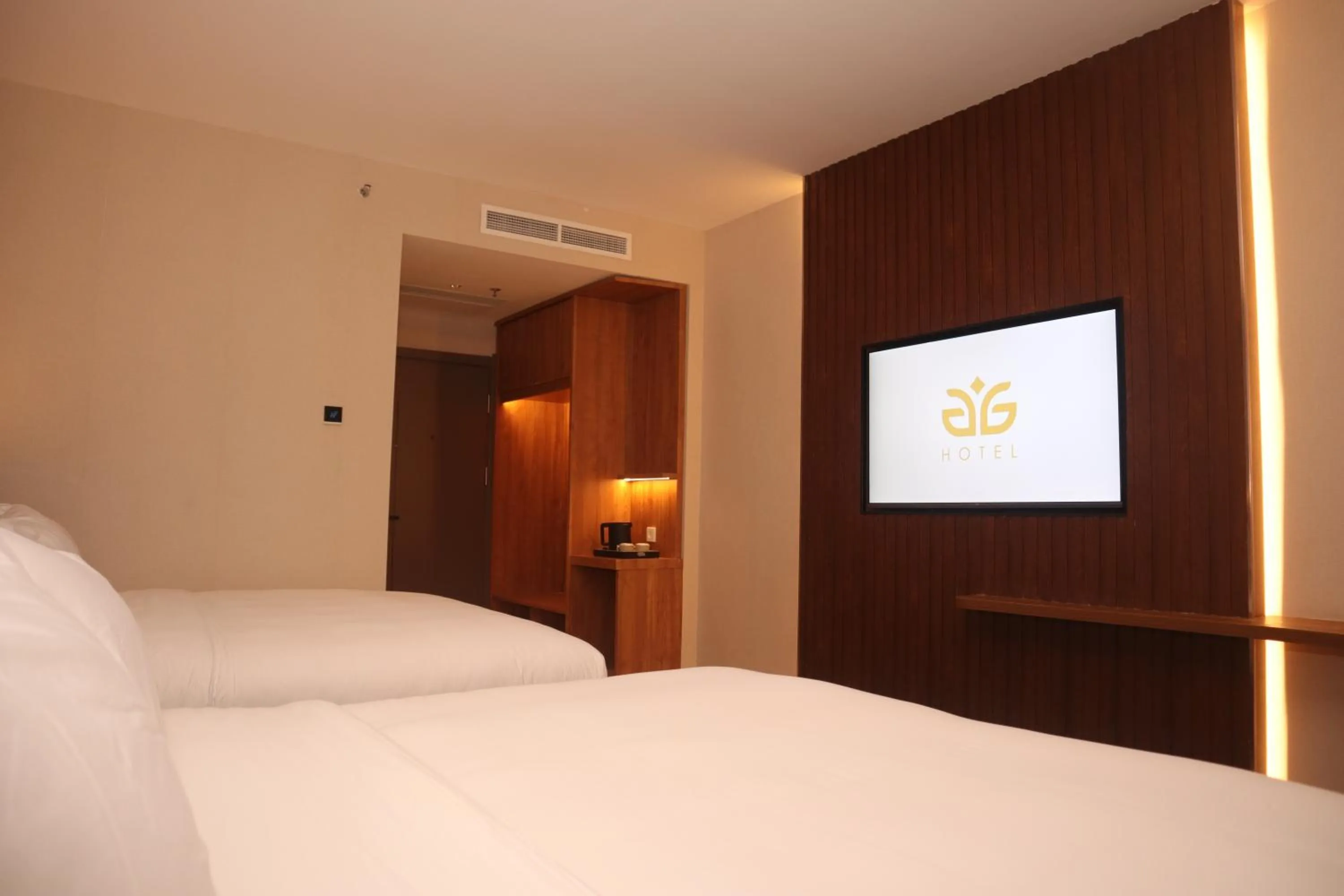 Bed in Aglow Hotel Harbor Bay Batam