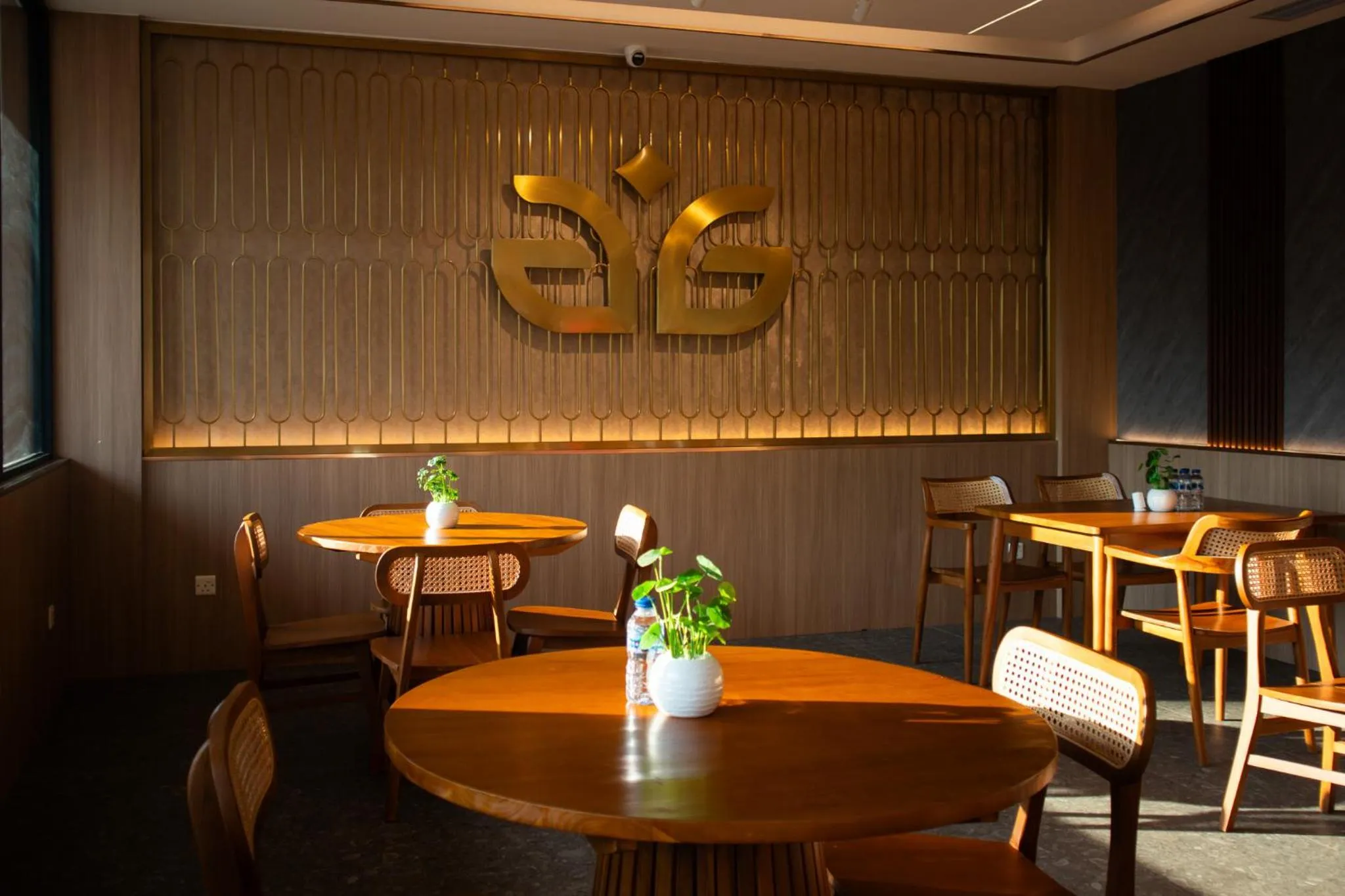 Restaurant/places to eat in Aglow Hotel Harbor Bay Batam