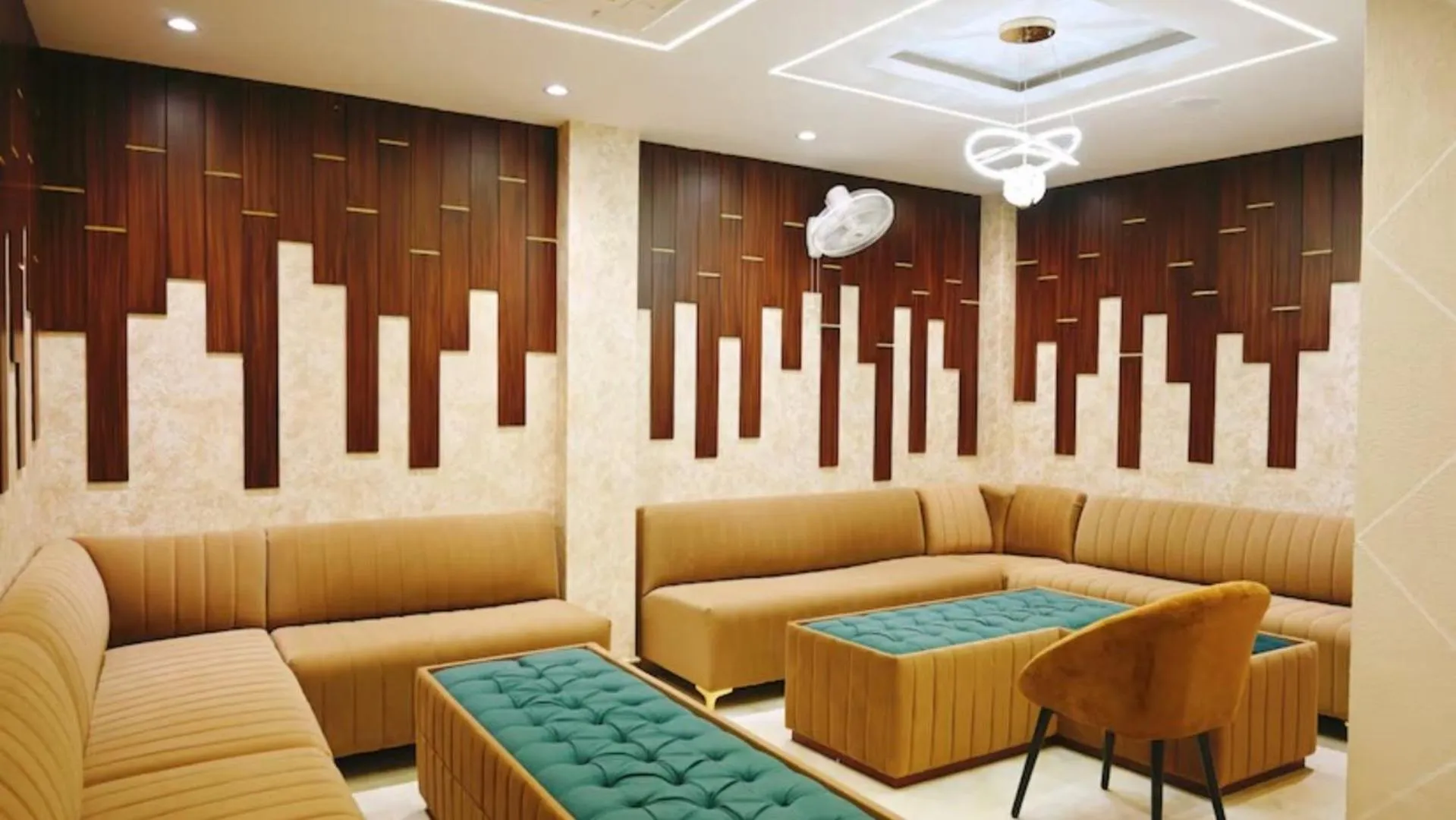 Restaurant/places to eat in The Posh Hotel