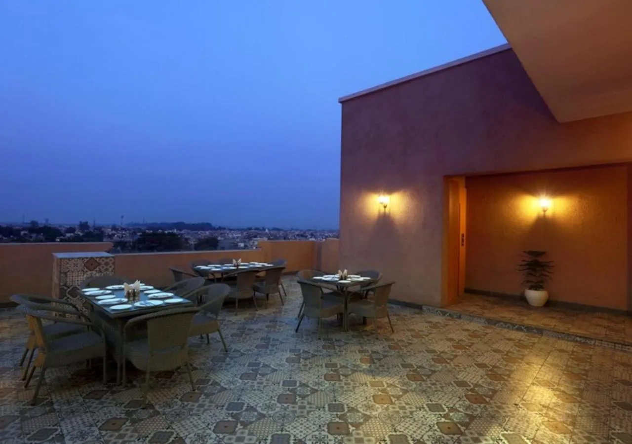 Restaurant/places to eat in The Posh Hotel