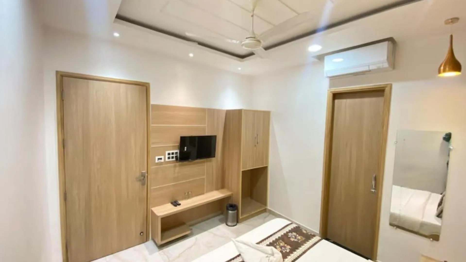 Bedroom in The Posh Hotel