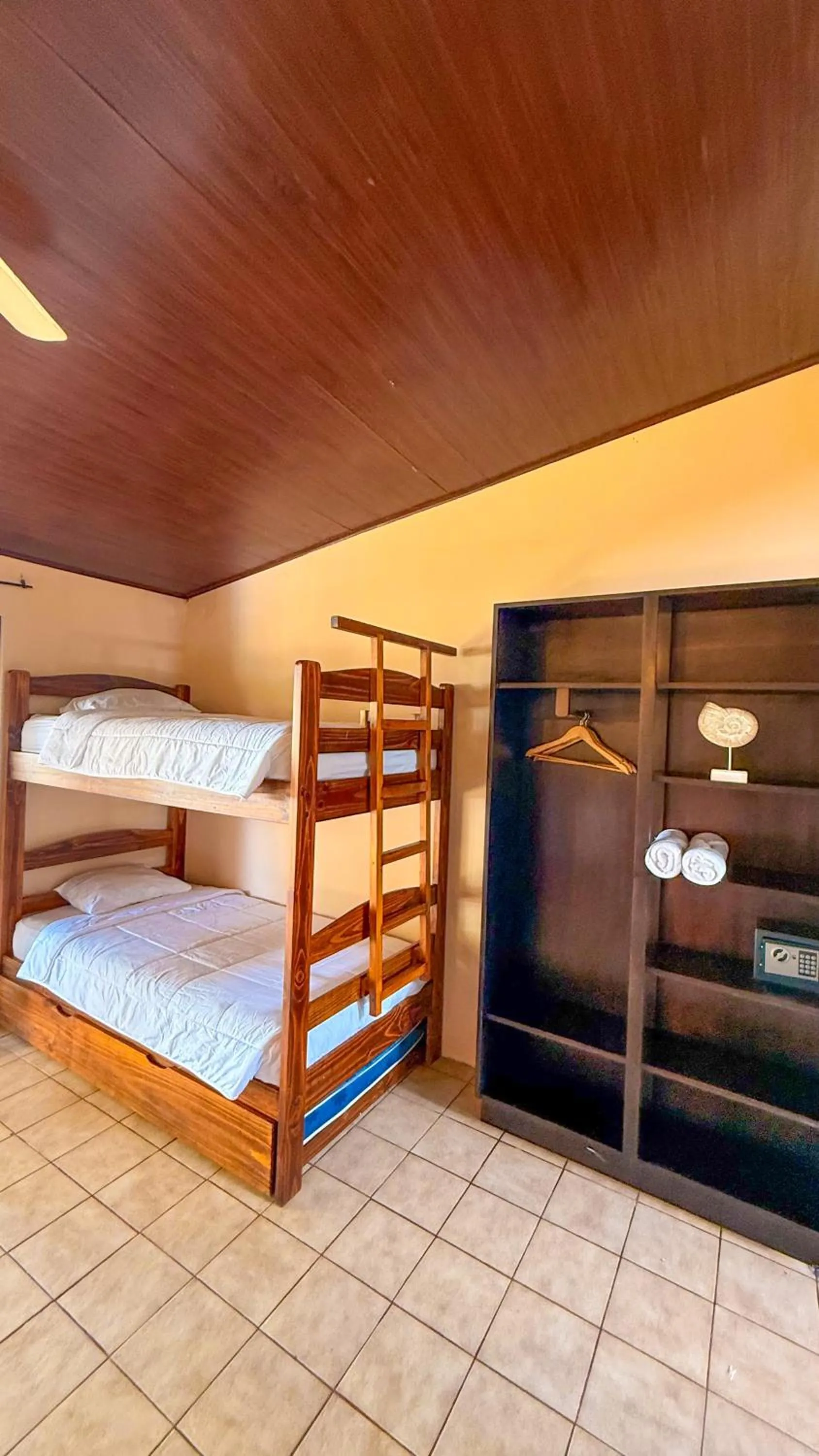 bunk bed, Bed in Hotel Beachfront Vista Hermosa