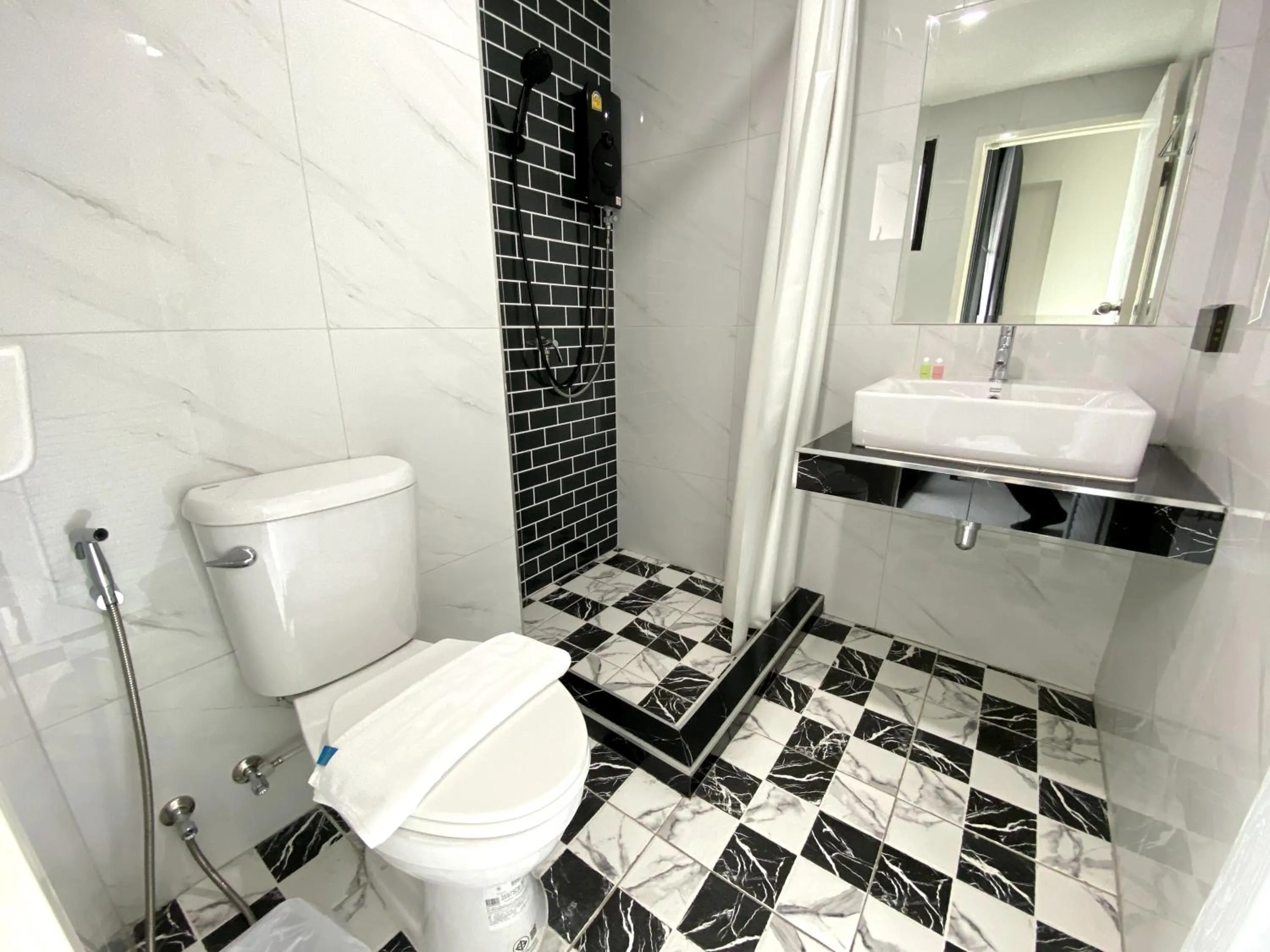 Shower in OK Hotel Bangkok