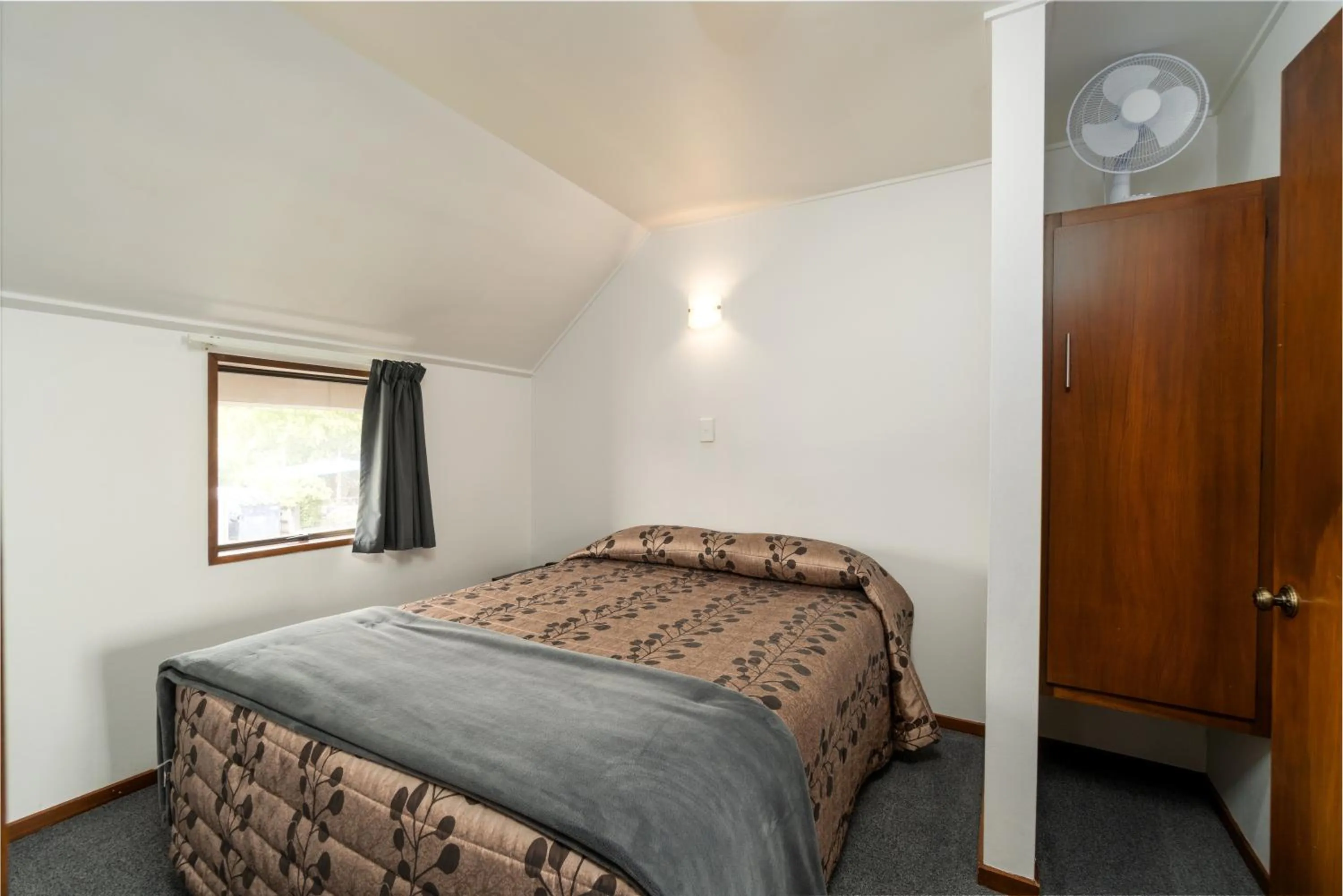 Bed in Centennial Court Hotel