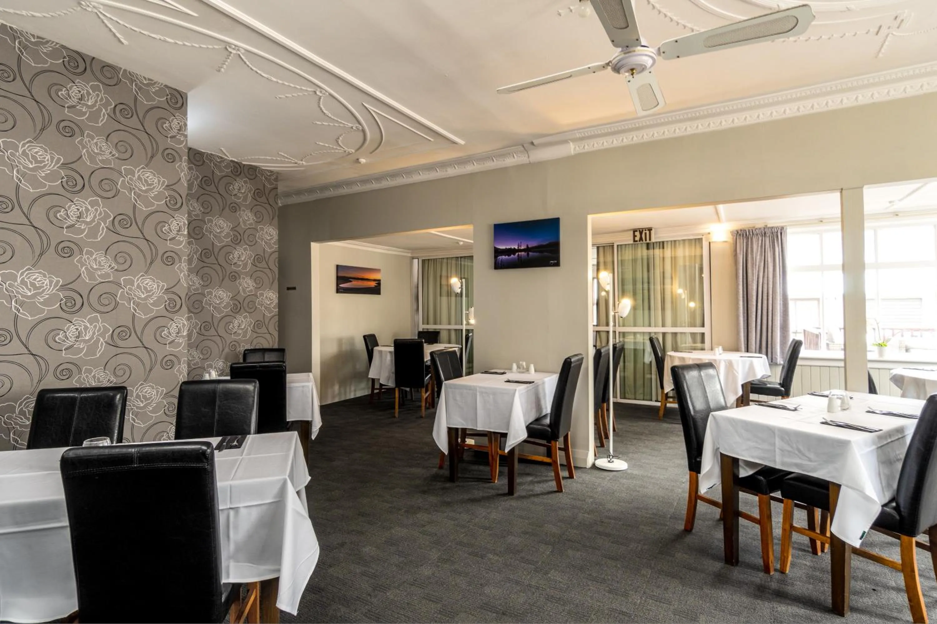 Restaurant/places to eat in Centennial Court Hotel