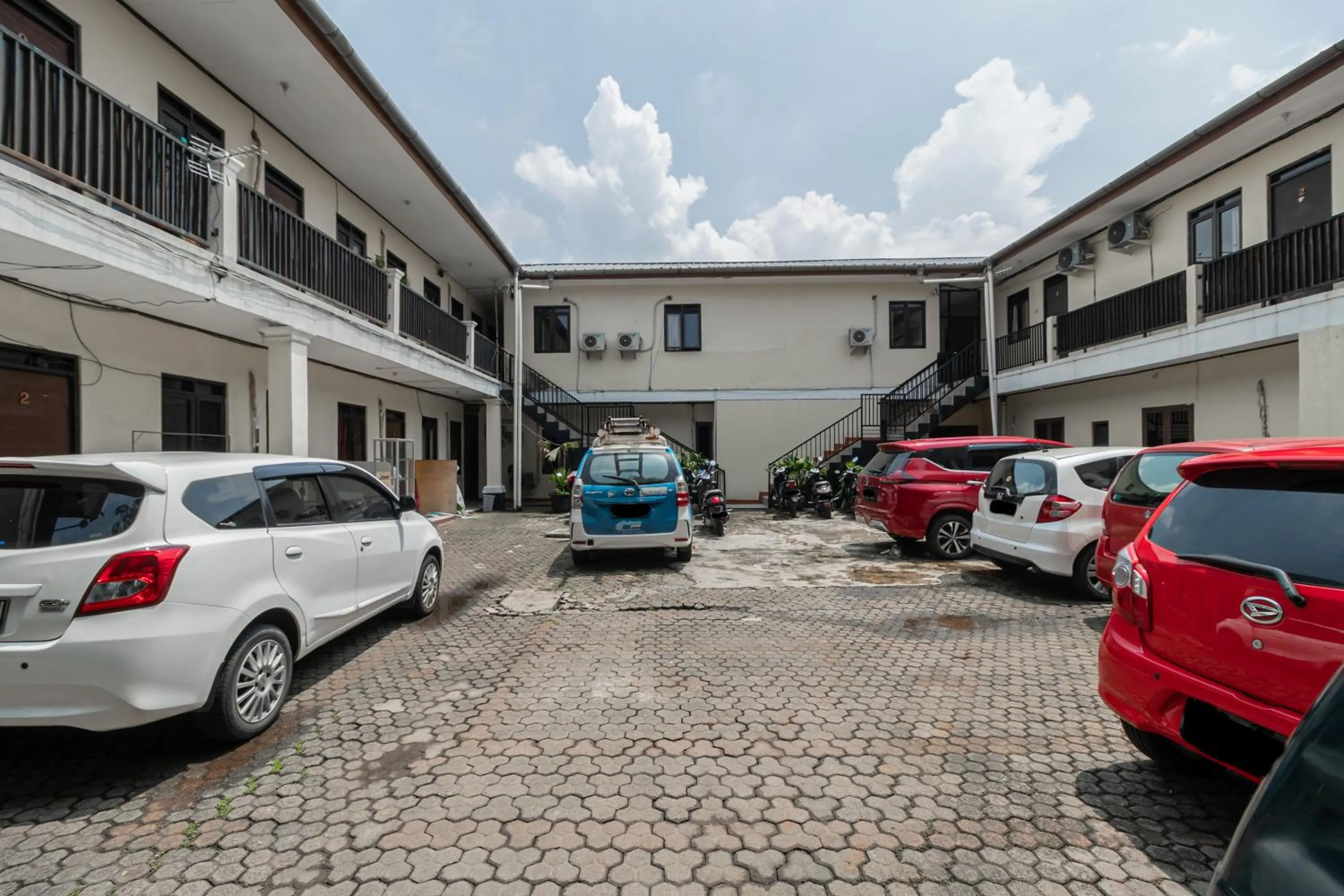 Parking in RedDoorz near Pondok Indah Water Park