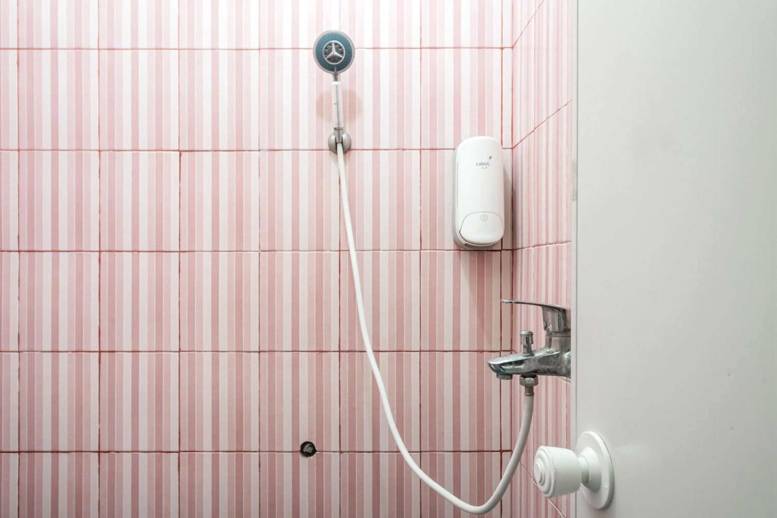 Bathroom in RedDoorz near Pondok Indah Water Park