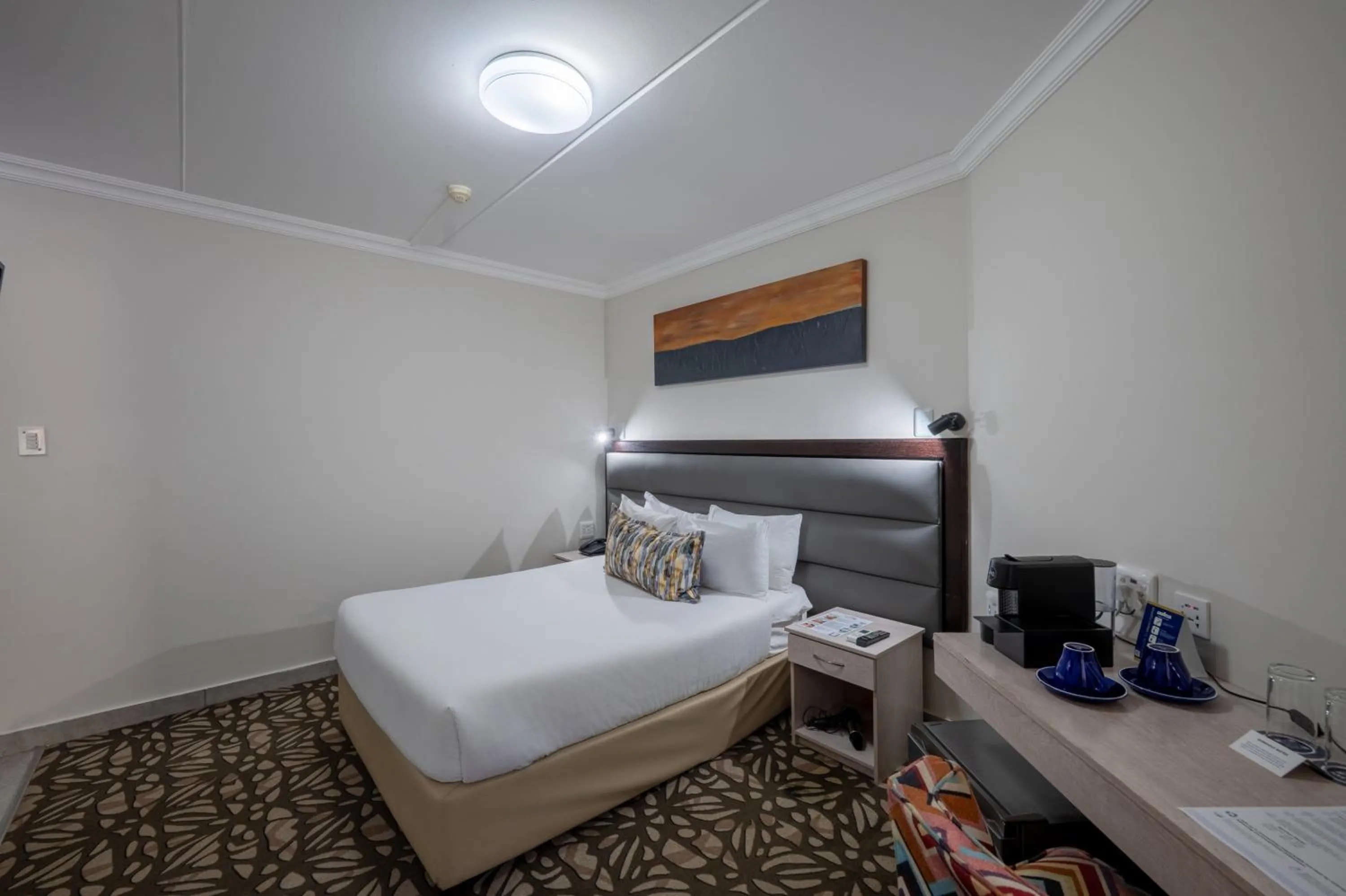 Bed in ANEW Hotel & Convention Centre OR Tambo Johannesburg