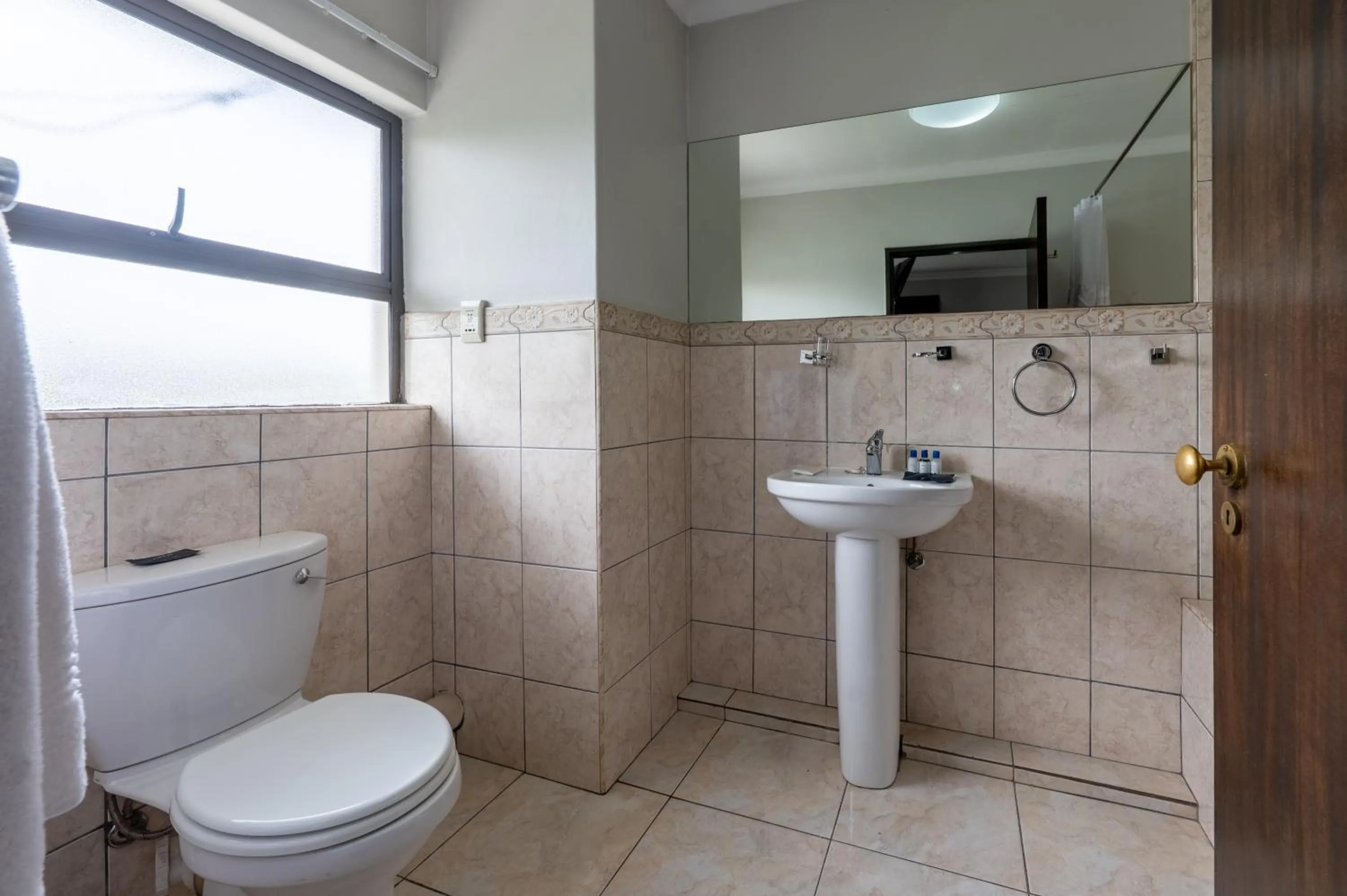 Shower in ANEW Hotel & Convention Centre OR Tambo Johannesburg