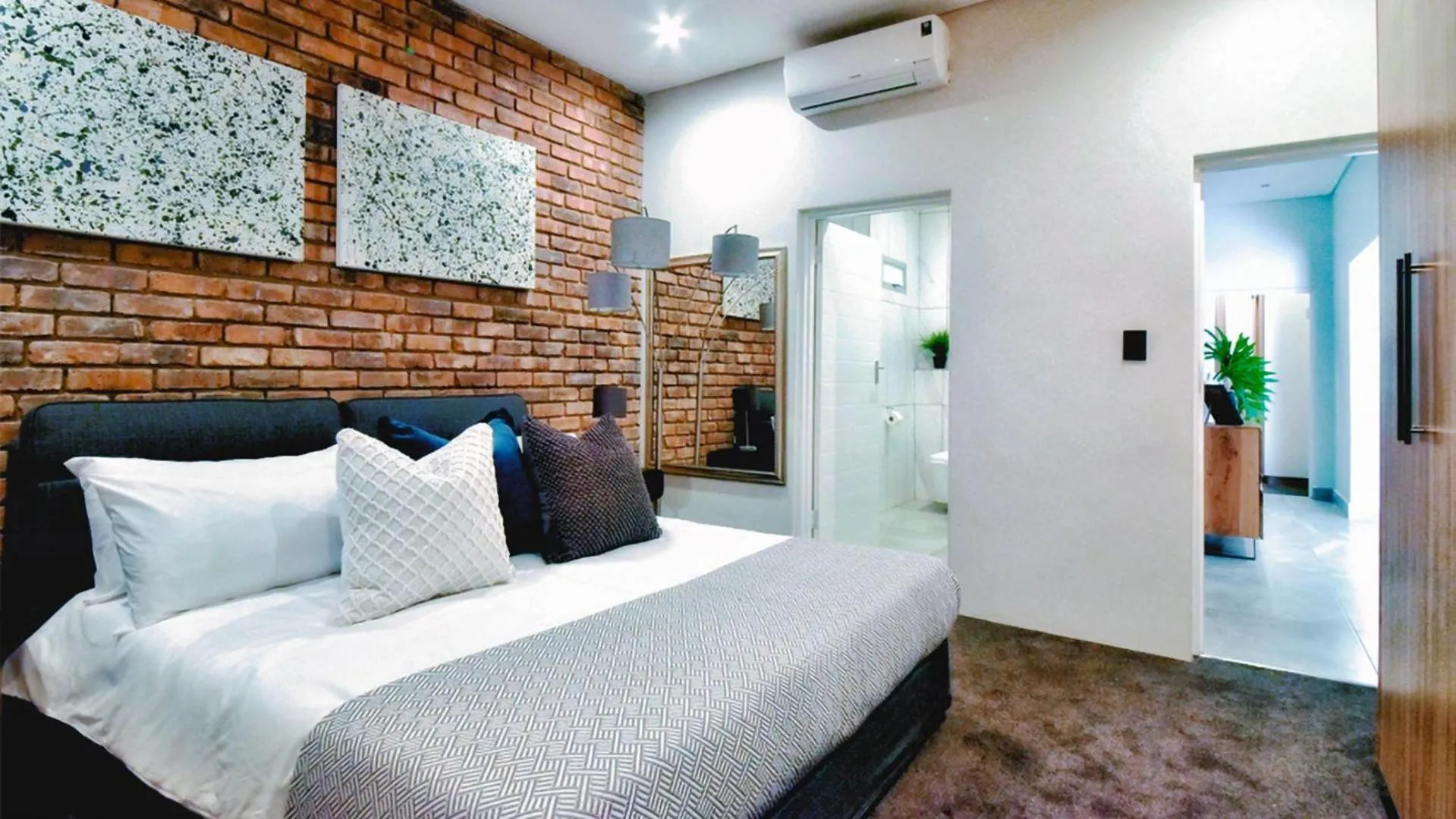 Bed in ANEW Hotel & Convention Centre OR Tambo Johannesburg