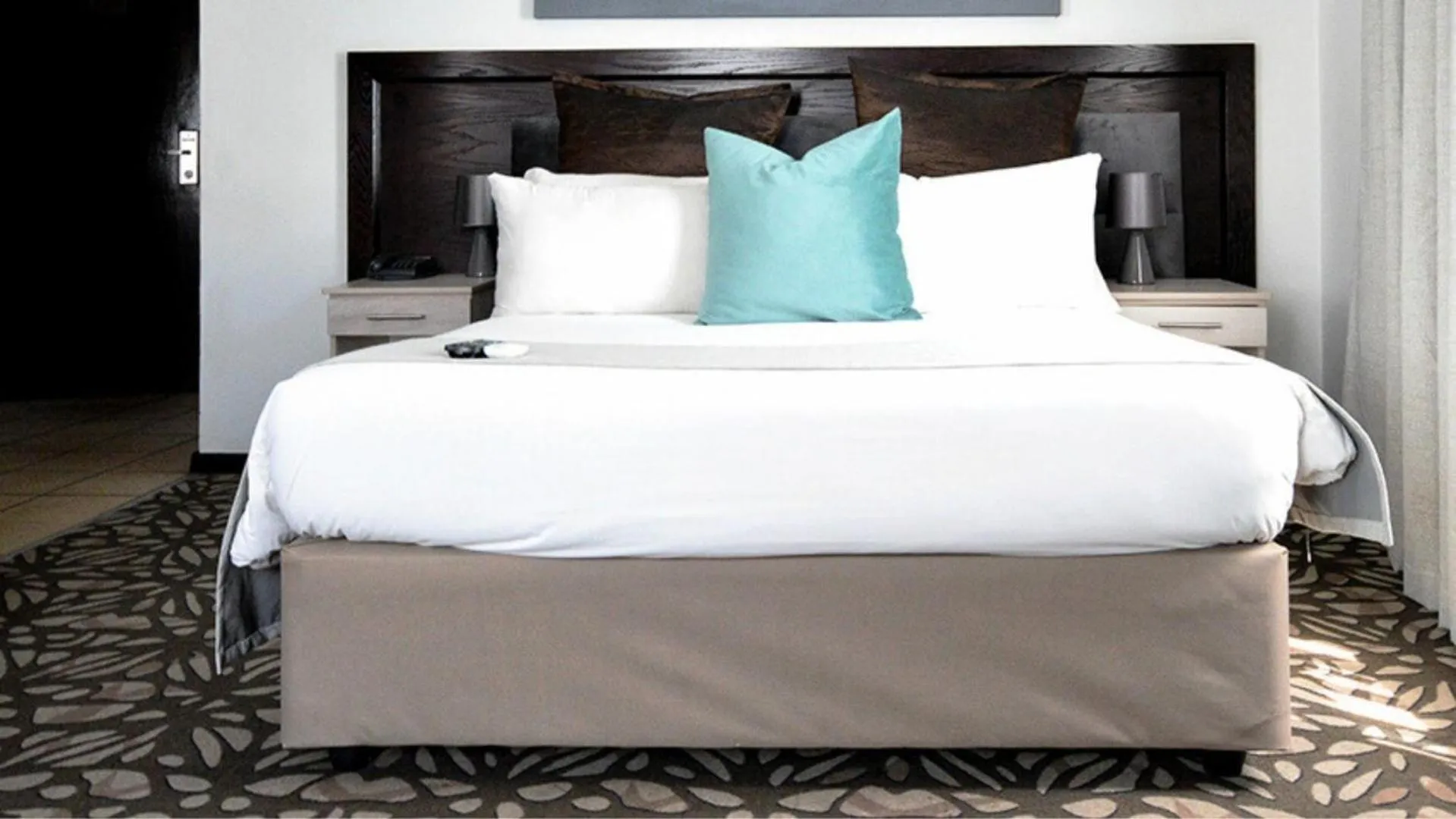 Bed in ANEW Hotel & Convention Centre OR Tambo Johannesburg