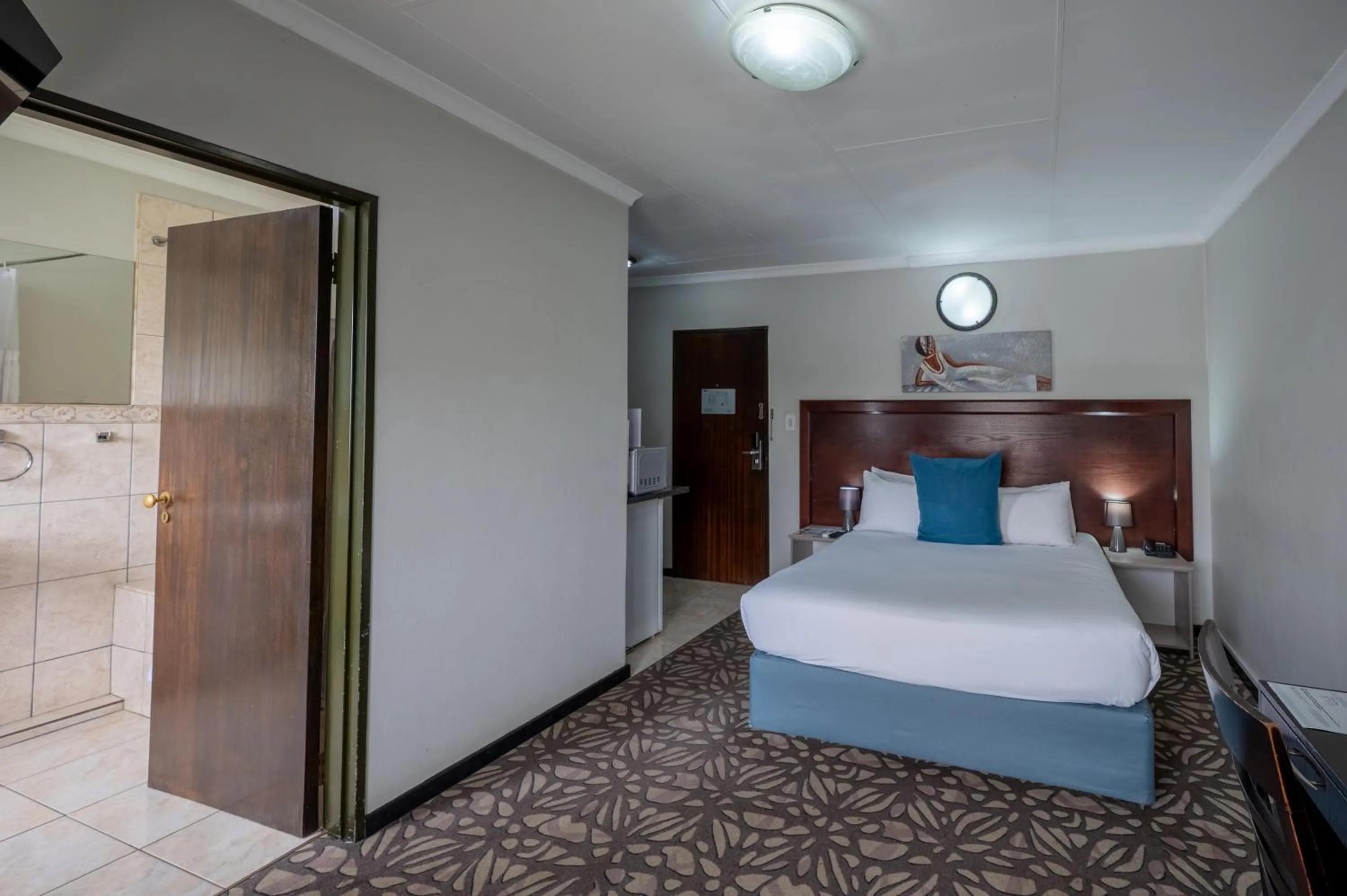 Bed in ANEW Hotel & Convention Centre OR Tambo Johannesburg
