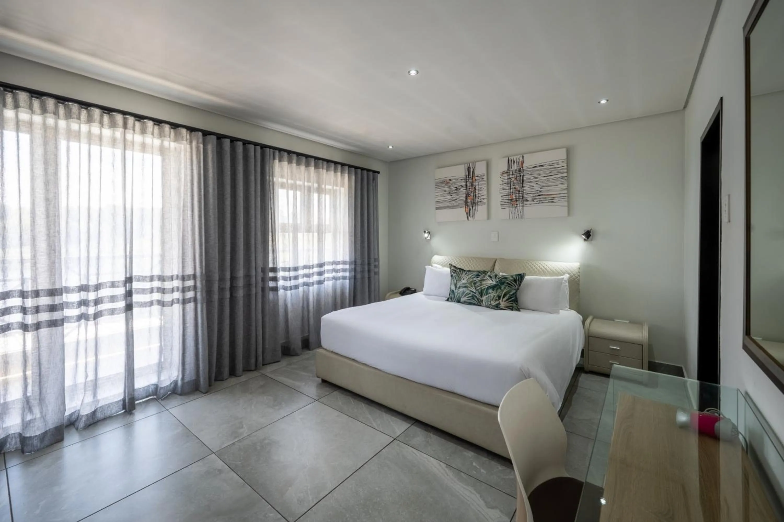 Bed in ANEW Hotel & Convention Centre OR Tambo Johannesburg