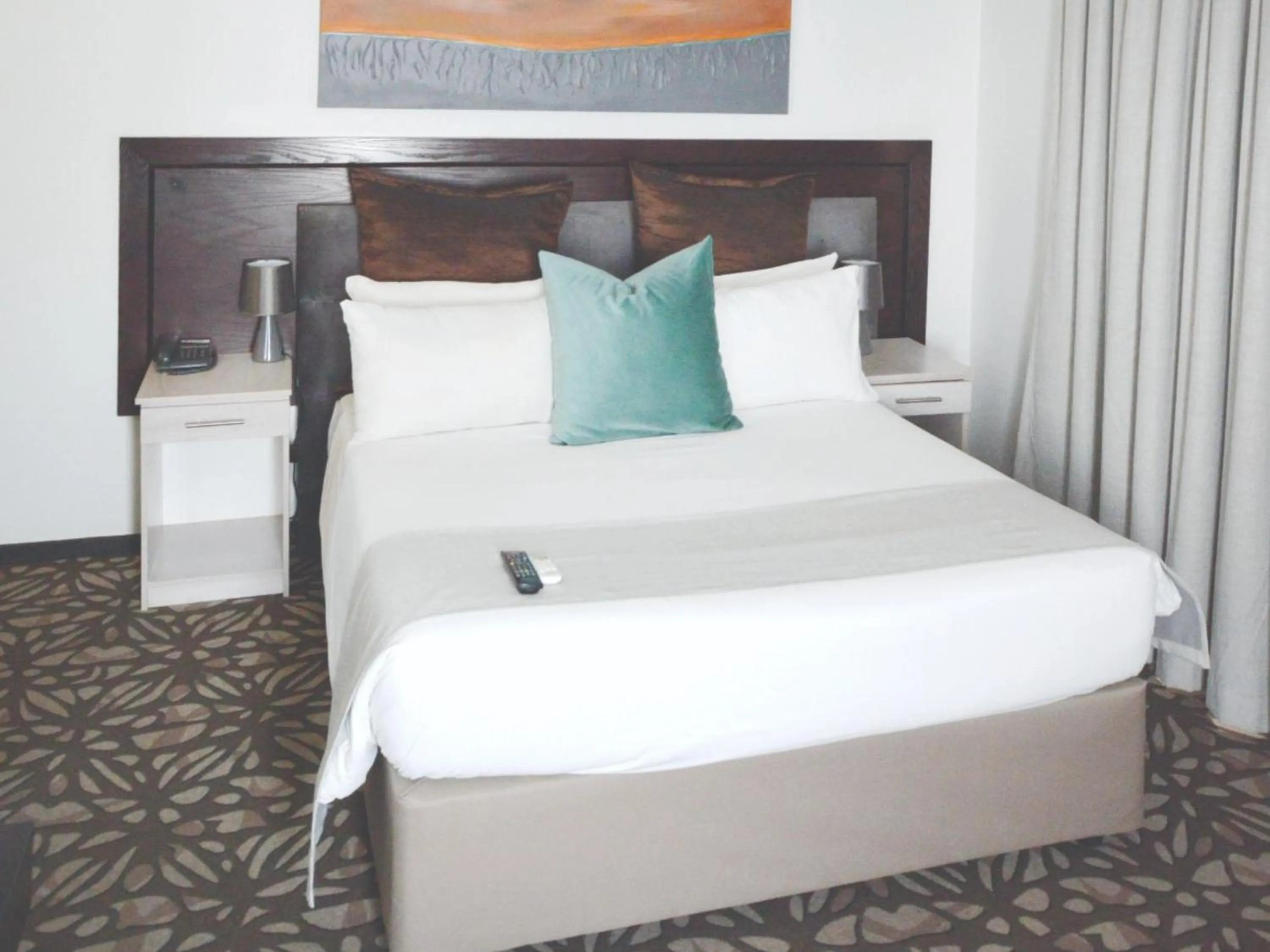 Bed in ANEW Hotel & Convention Centre OR Tambo Johannesburg