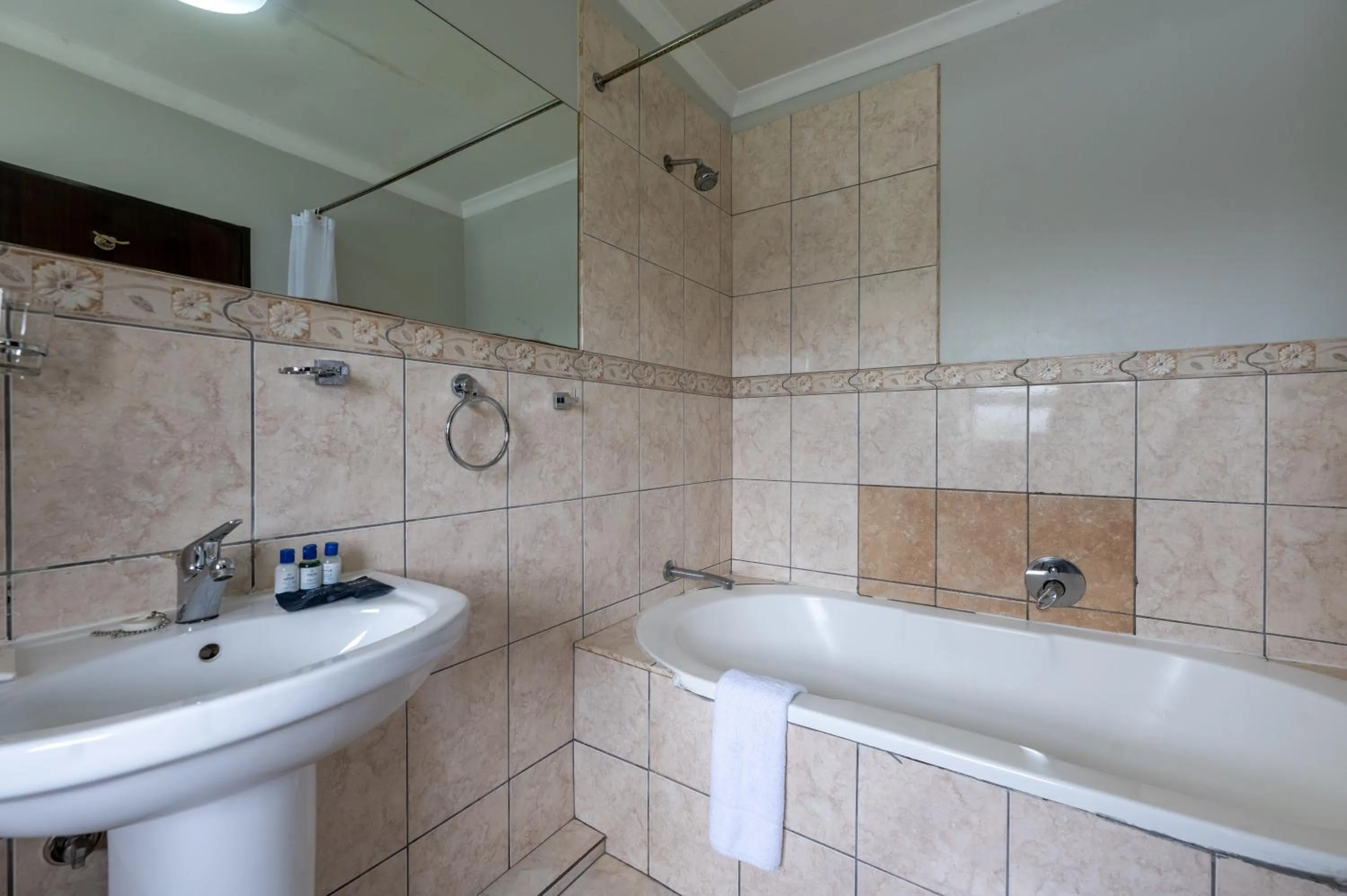 Bathroom in ANEW Hotel & Convention Centre OR Tambo Johannesburg