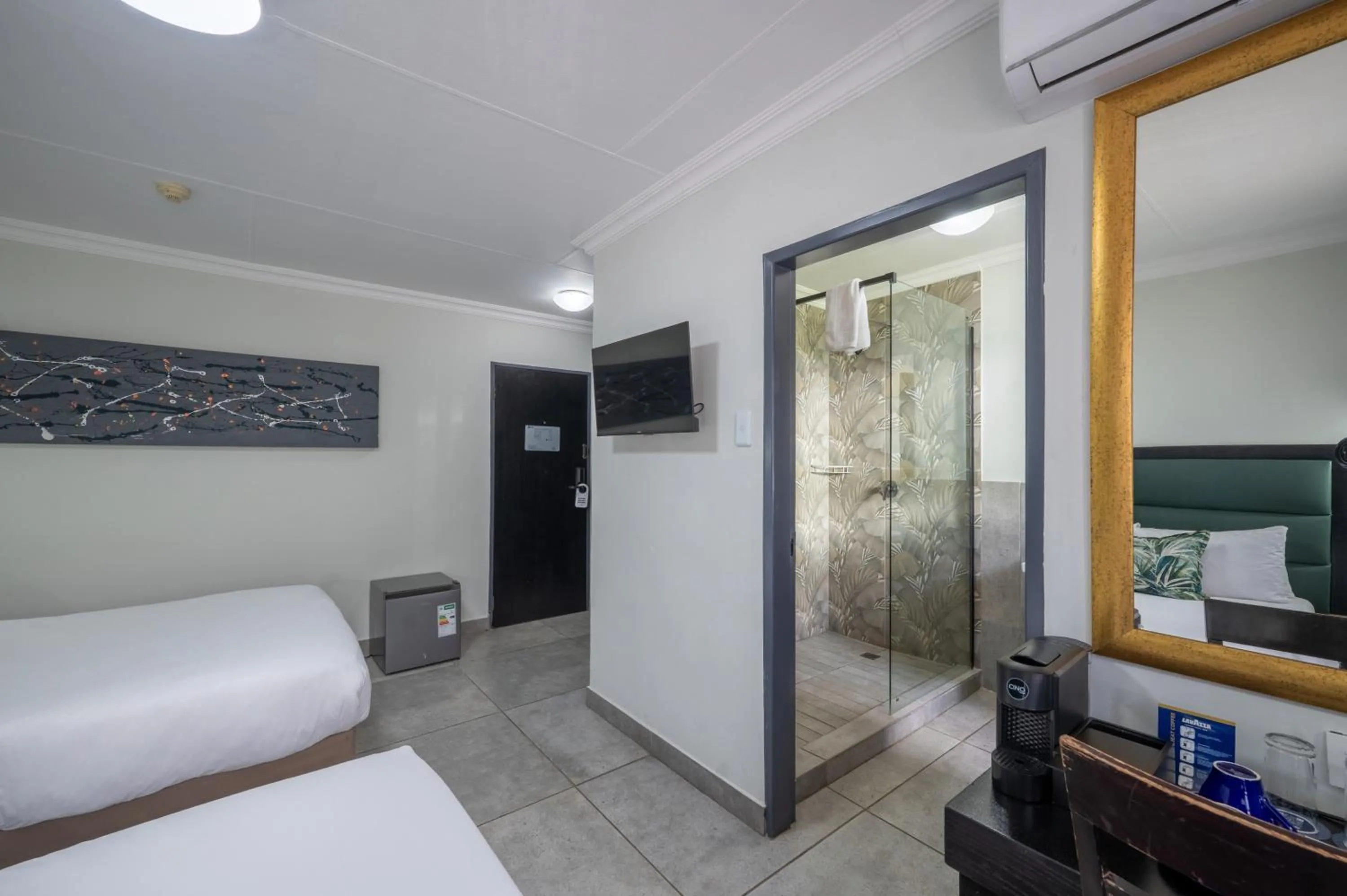 Bed in ANEW Hotel & Convention Centre OR Tambo Johannesburg