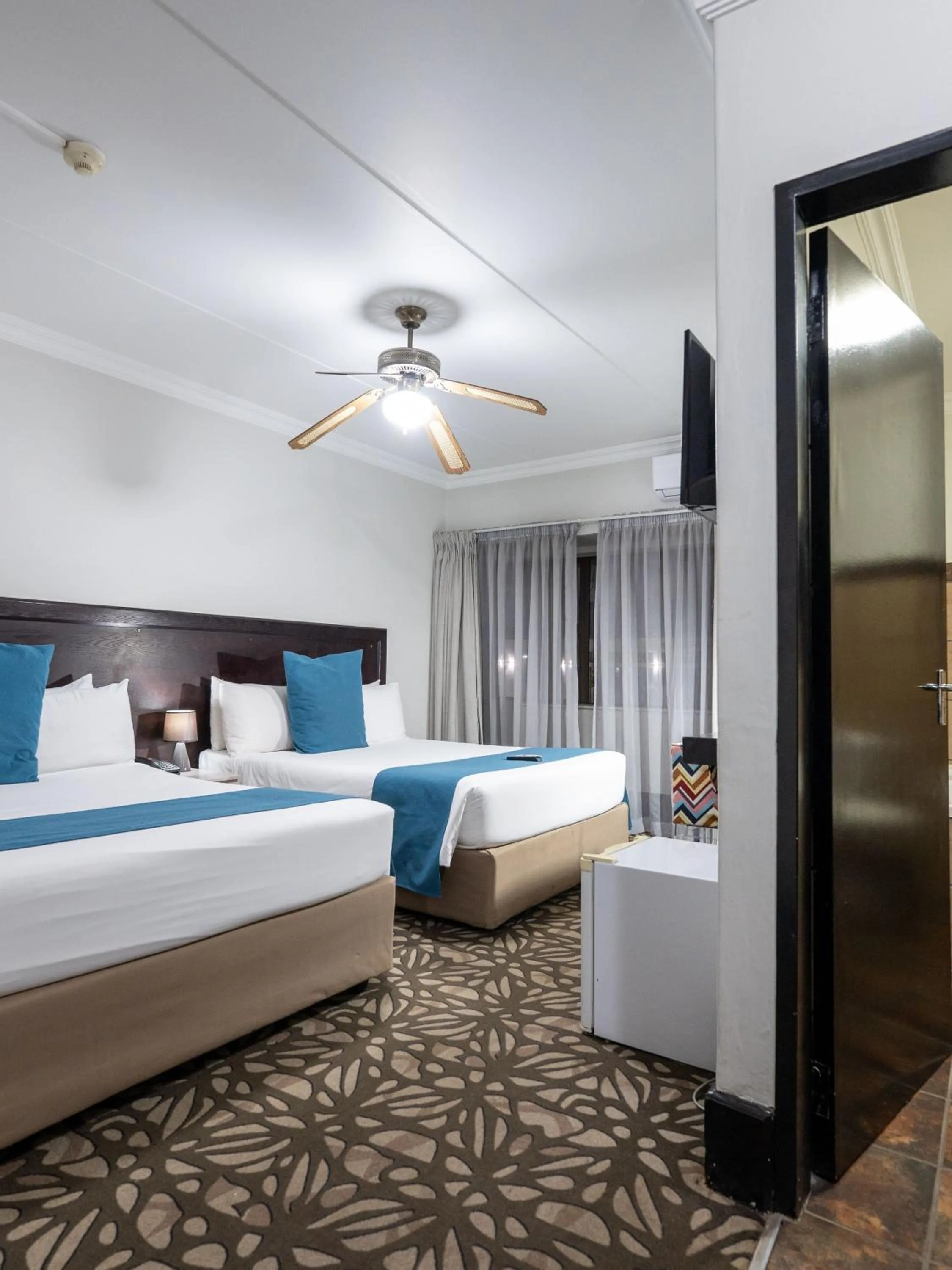 Bed in ANEW Hotel & Convention Centre OR Tambo Johannesburg