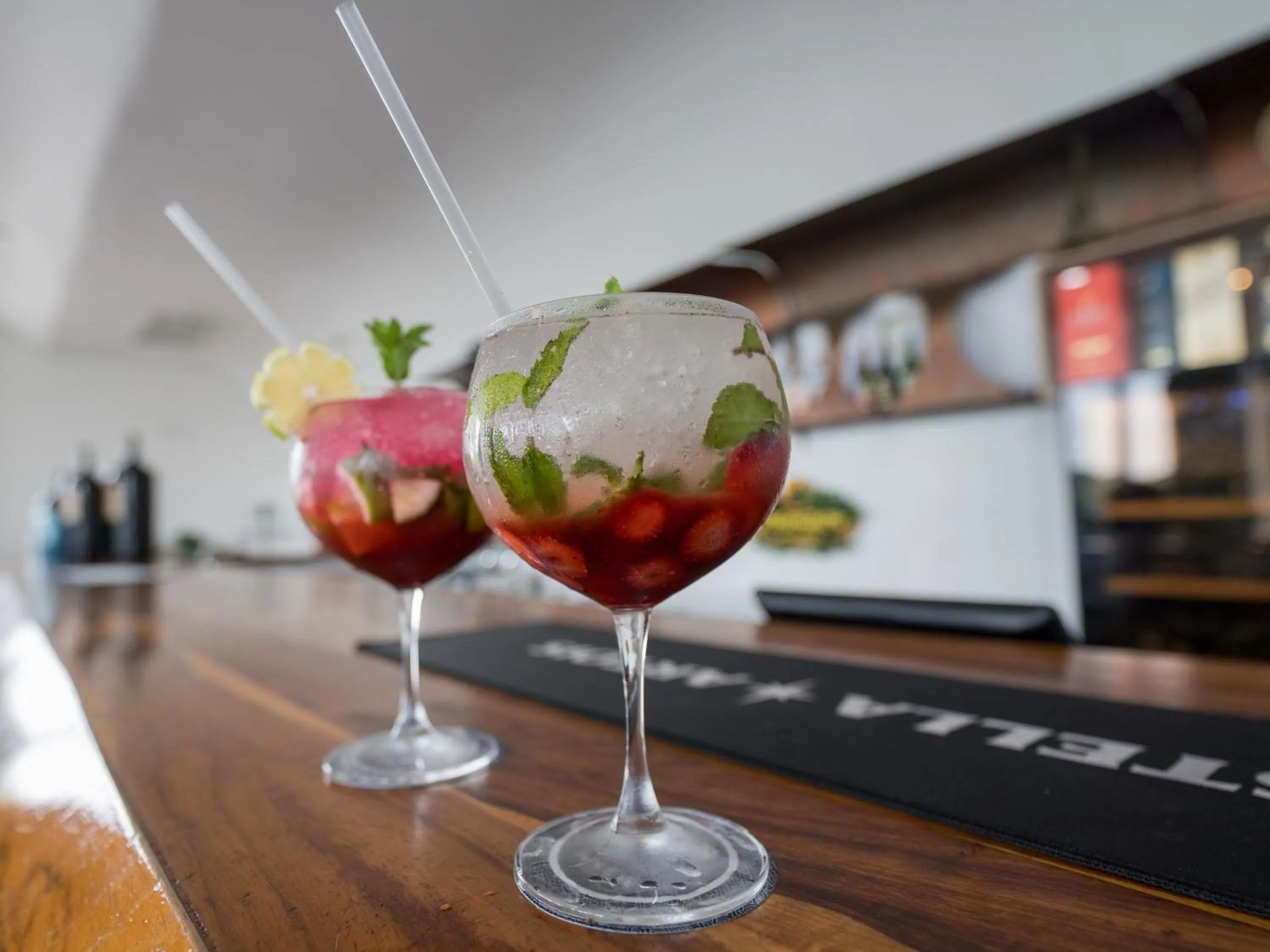 Lounge or bar in ANEW Hotel & Convention Centre OR Tambo Johannesburg