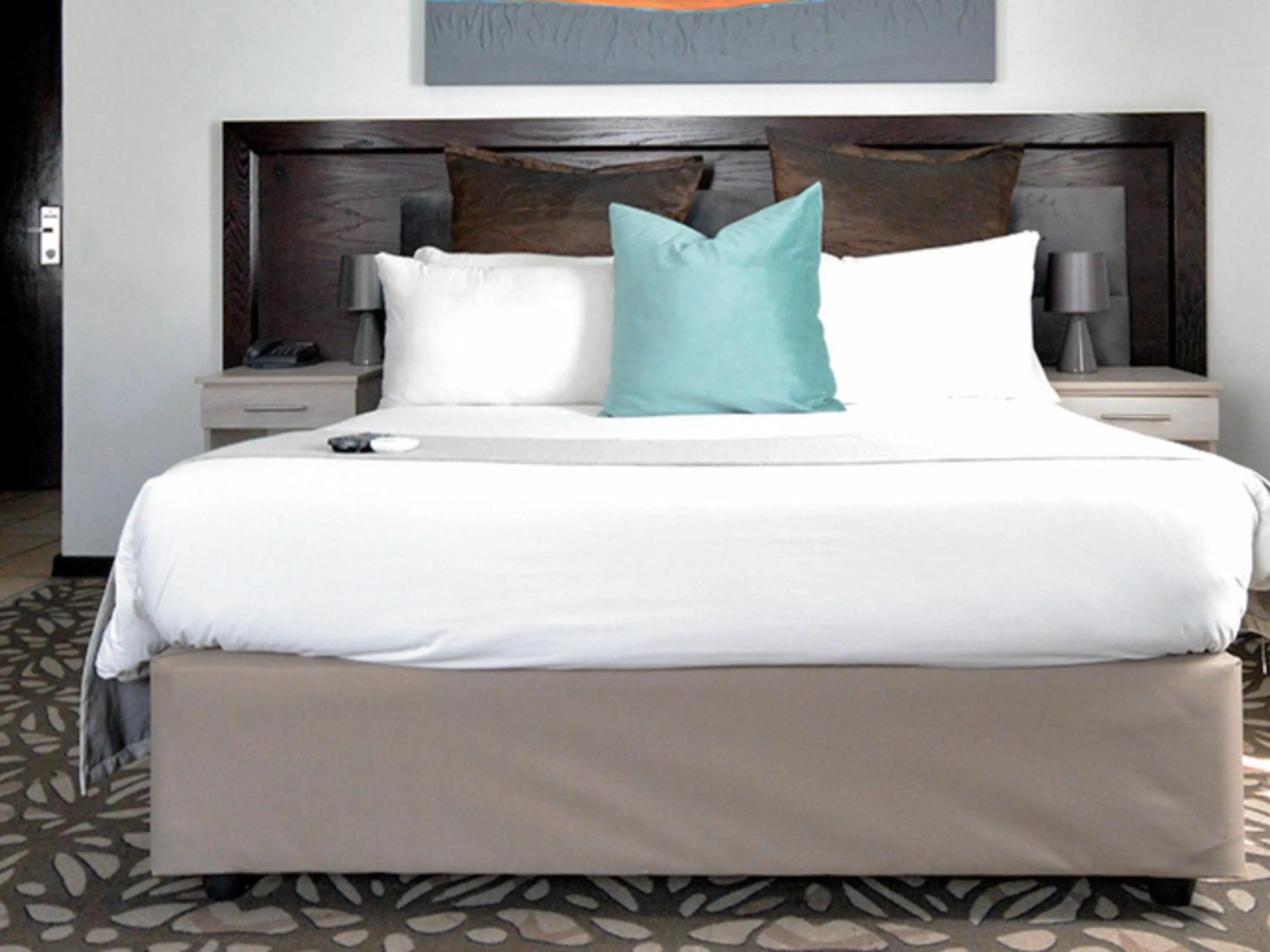 Bed in ANEW Hotel & Convention Centre OR Tambo Johannesburg