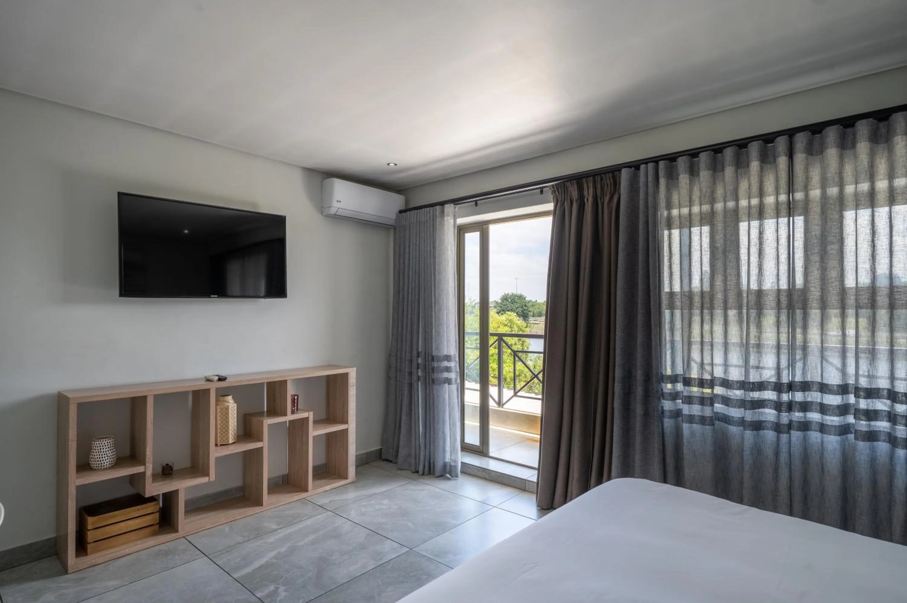 Bed in ANEW Hotel & Convention Centre OR Tambo Johannesburg