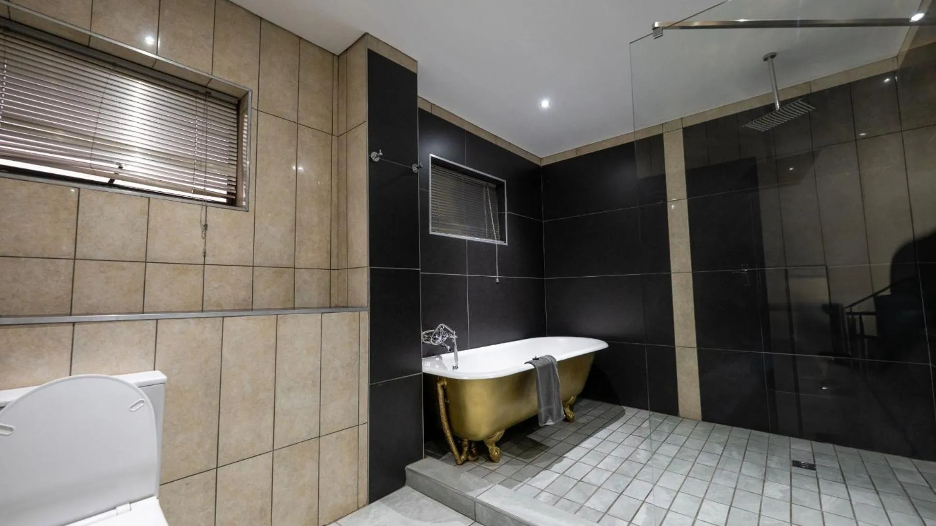 Bathroom in ANEW Hotel & Convention Centre OR Tambo Johannesburg