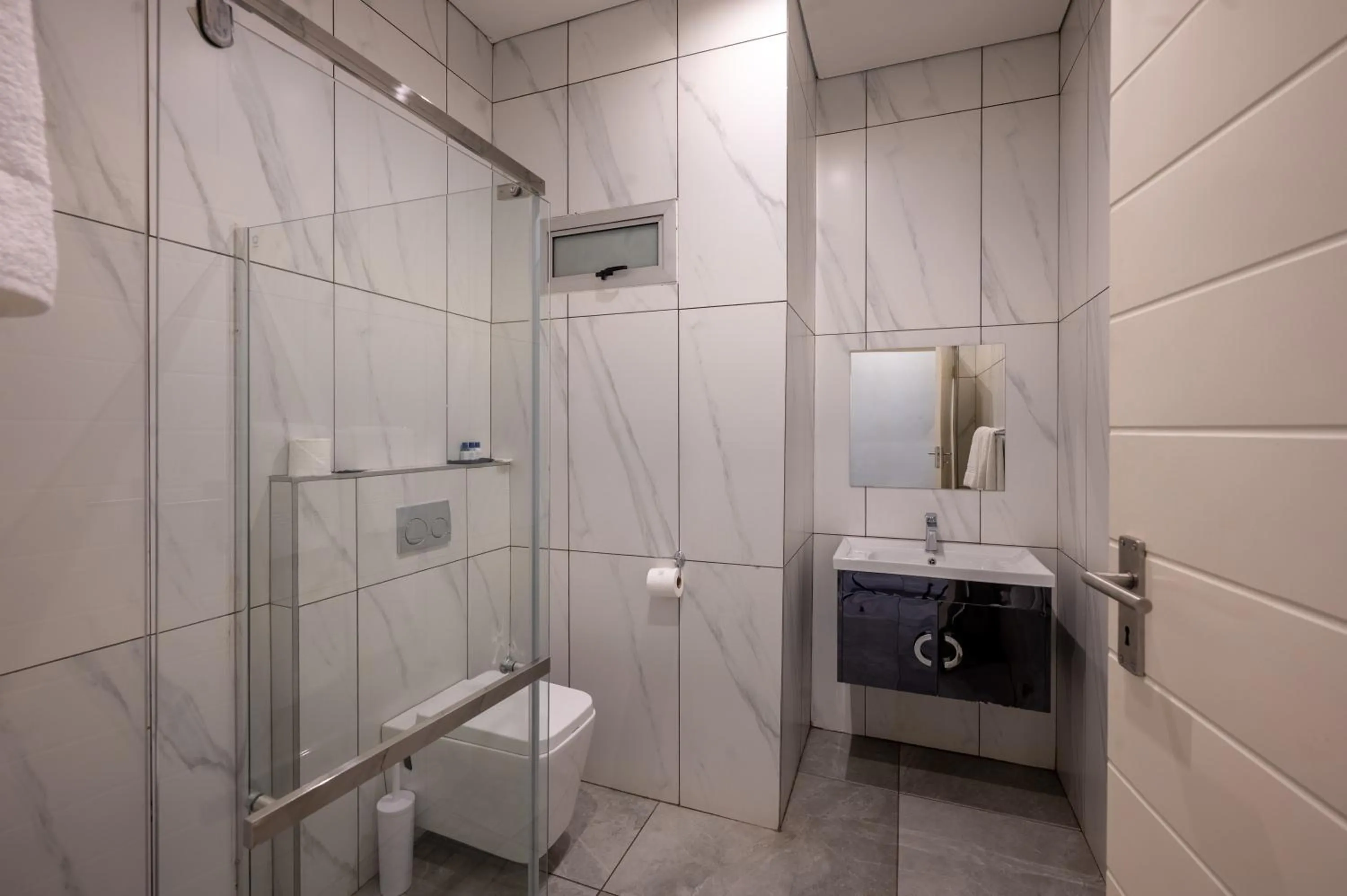 Shower in ANEW Hotel & Convention Centre OR Tambo Johannesburg